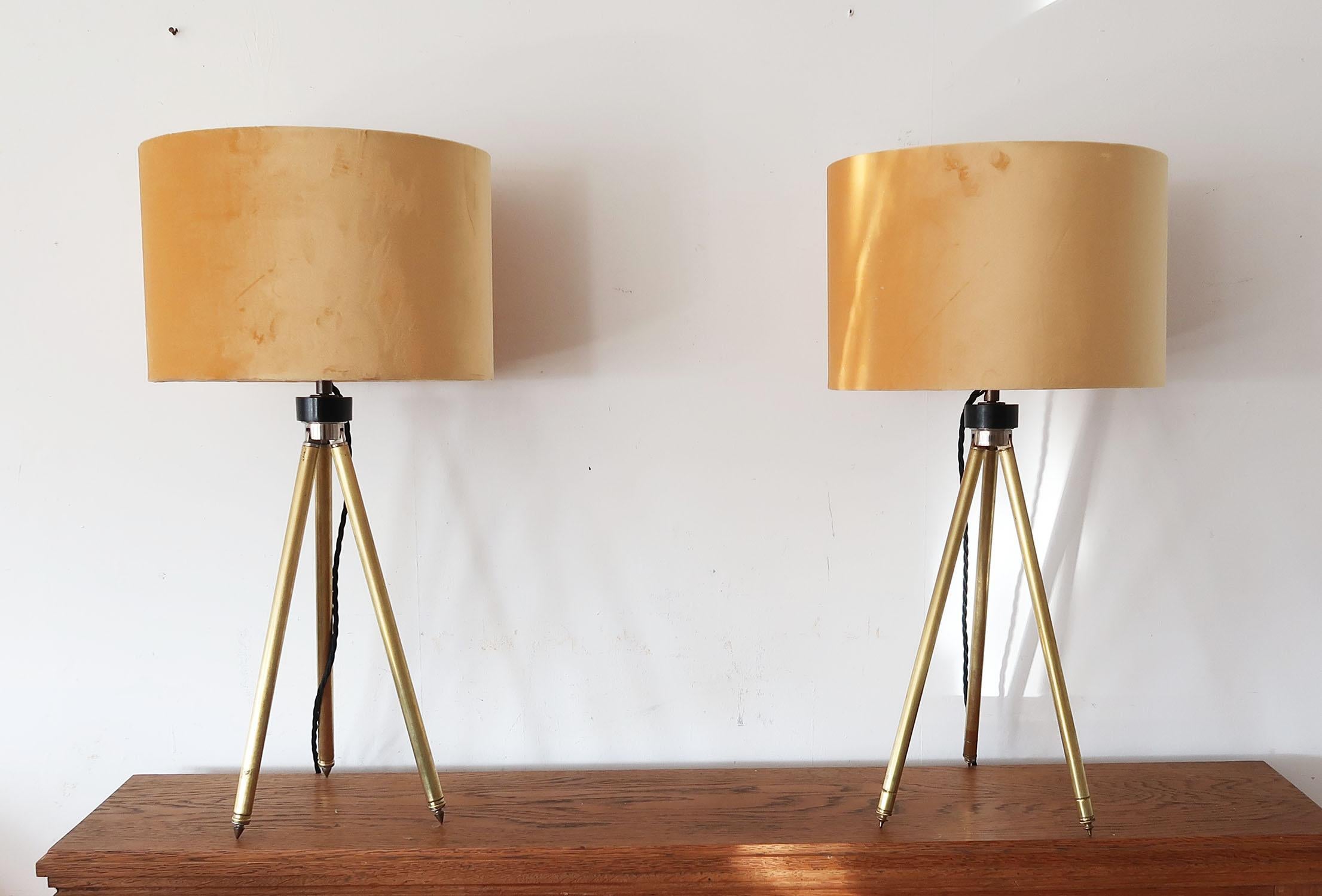 Super pair of brushed brass tripod table lamps. Amber velvet shades

Telescopic so the height can be adjusted. The measurement given below relates to the position in the image.

Converted from camera tripods.

Re-wired to UK standards.

Free