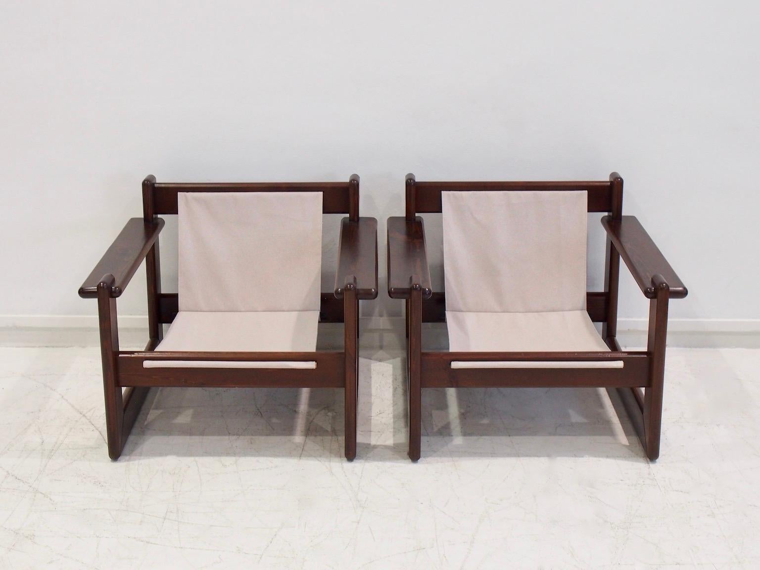Pareja de sillones de nogal brasileño y lienzo de mediados de siglo Moderno de mediados de siglo en venta