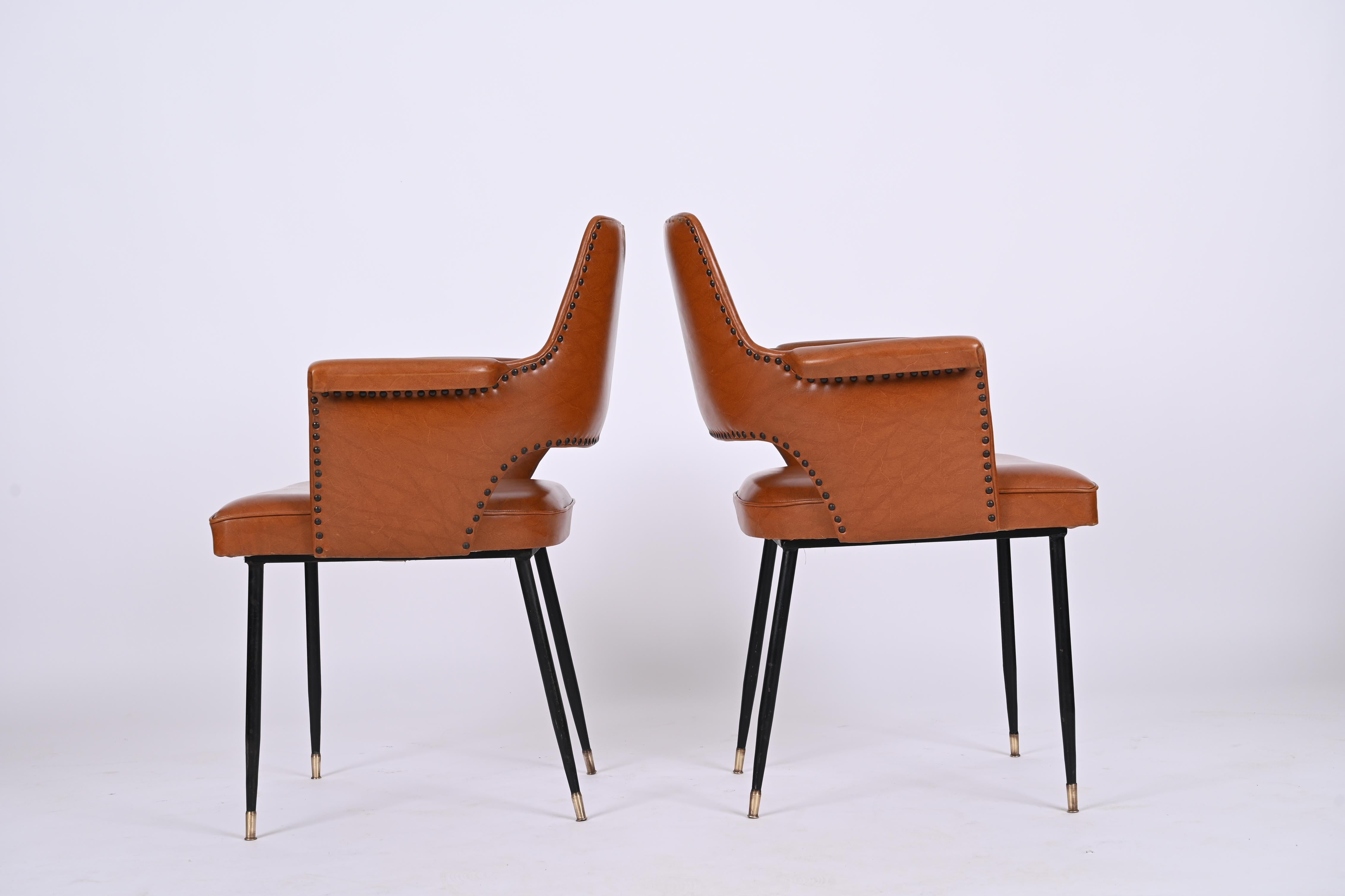 Pair of Brown Faux Leather, Brass and Metal Armchairs, Andre Motte, Italy 1950s In Good Condition For Sale In Roma, IT
