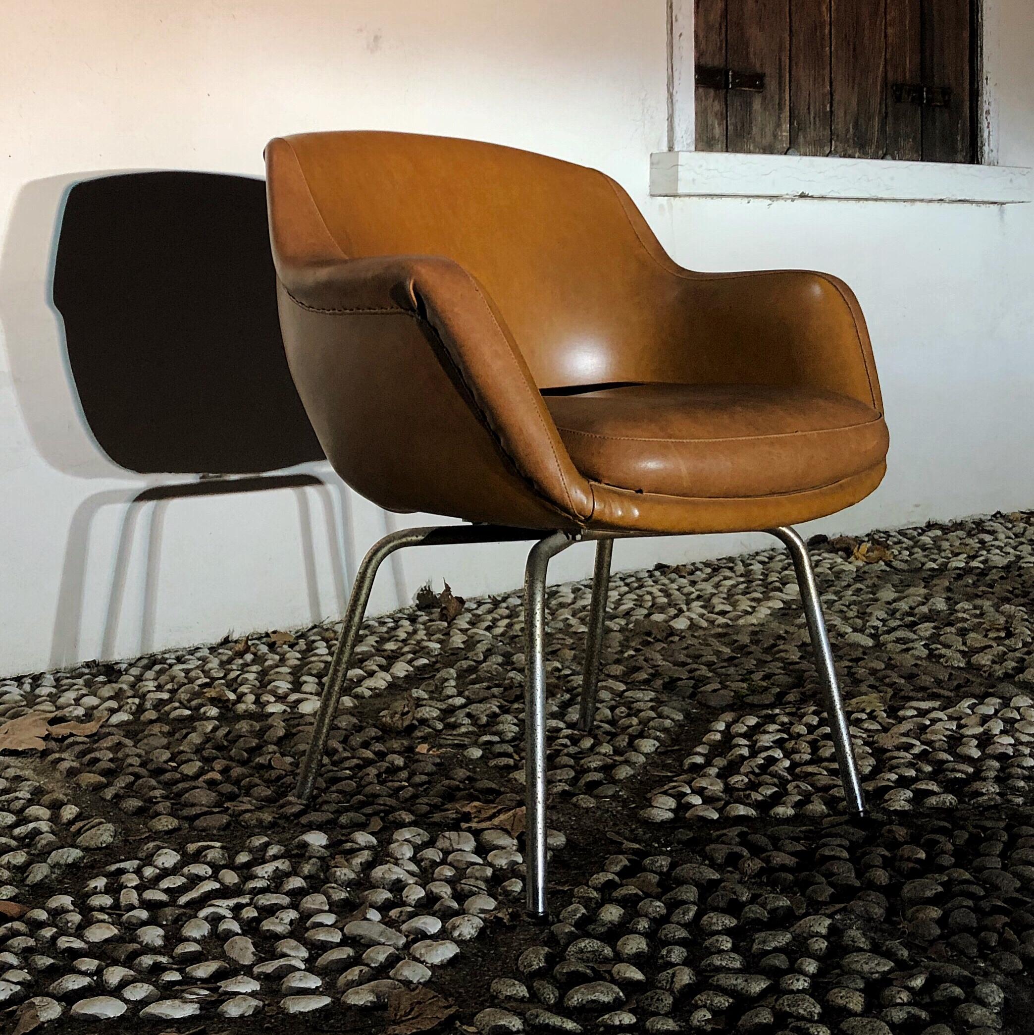 Pair of Midcentury Brown Leather Armchairs in the Style of Arne Jacobsen, 1960s For Sale 7