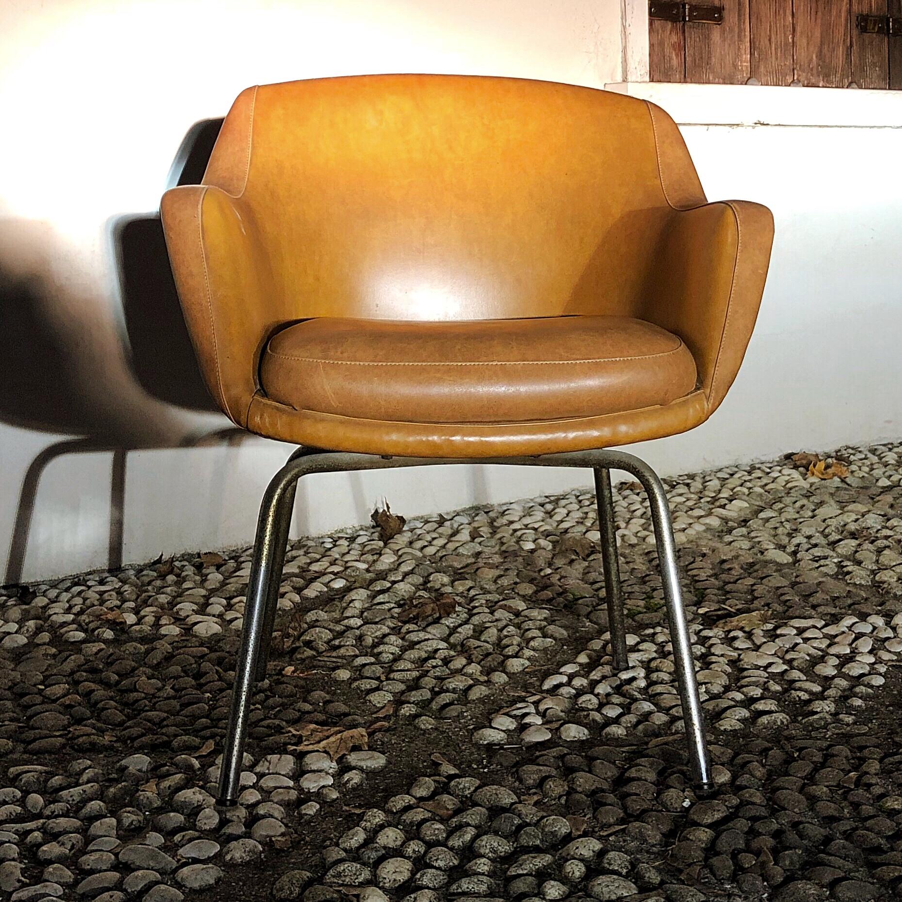 Pair of Midcentury Brown Leather Armchairs in the Style of Arne Jacobsen, 1960s For Sale 9