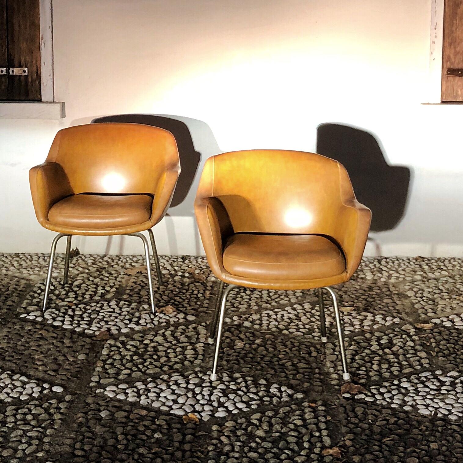 Pair of Midcentury Brown Leather Armchairs in the Style of Arne Jacobsen, 1960s In Good Condition For Sale In Padova, IT