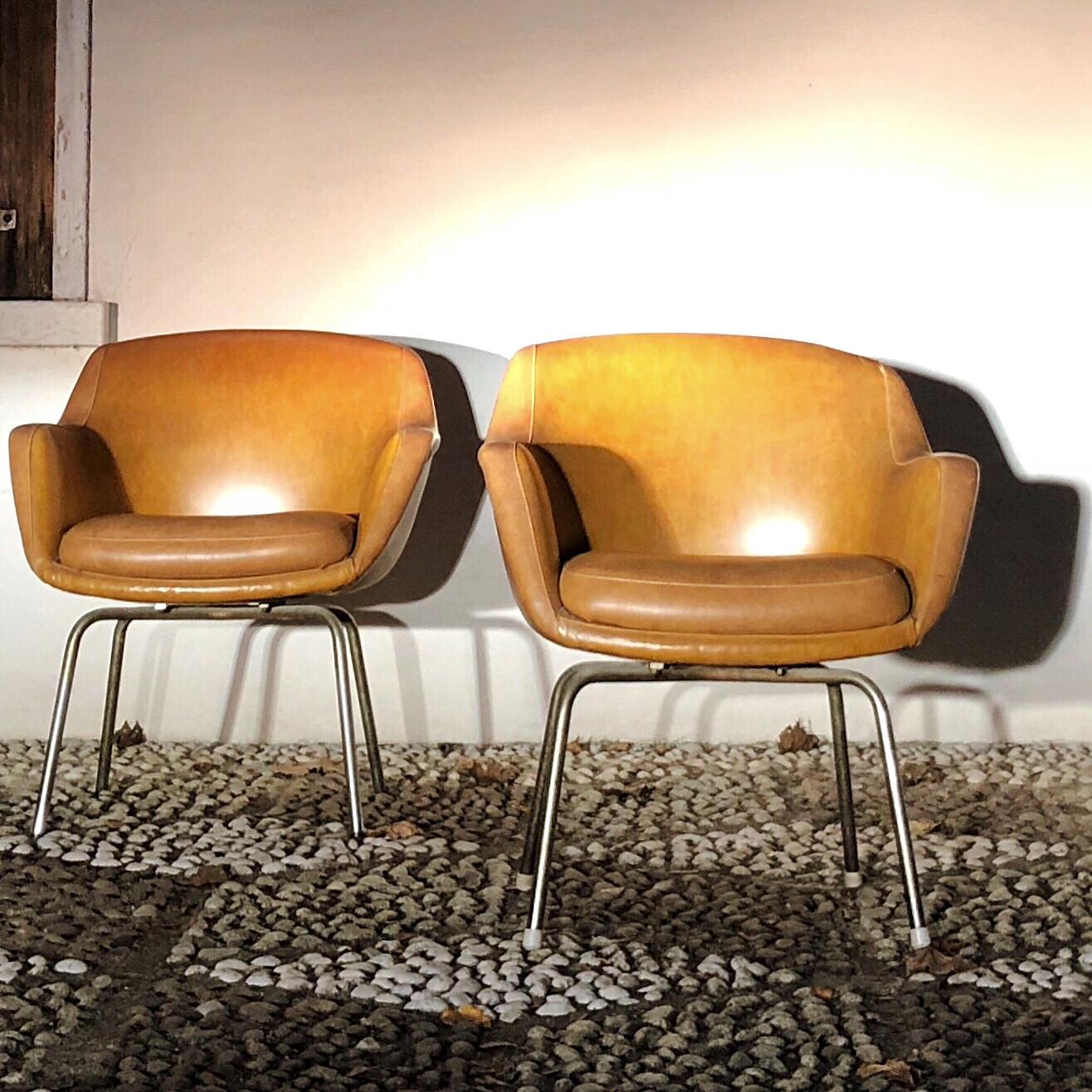 Pair of Midcentury Brown Leather Armchairs in the Style of Arne Jacobsen, 1960s For Sale 3