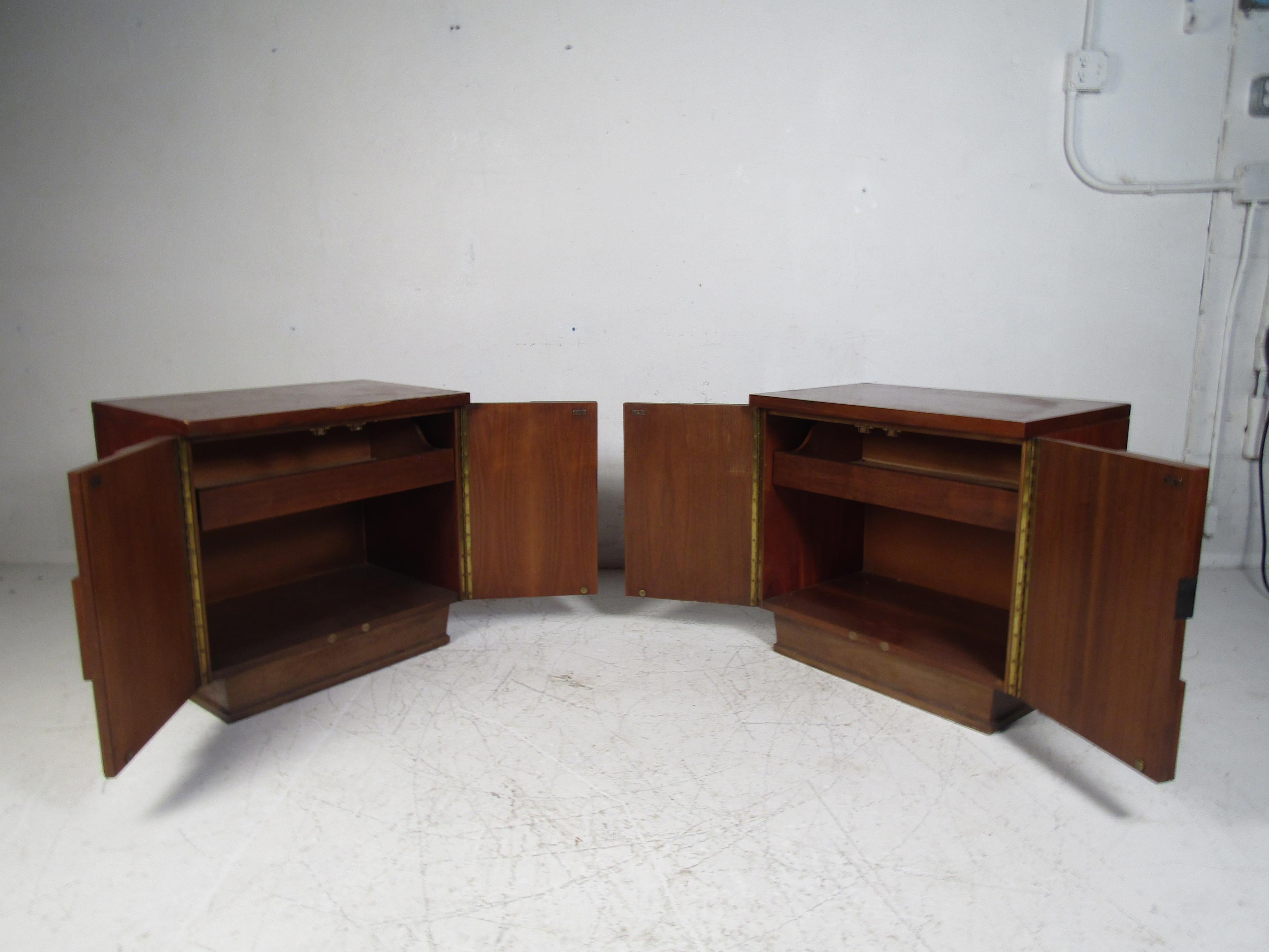 Veneer Pair of Midcentury Brutalist Style Nightstands by Young Manufacturing Co.