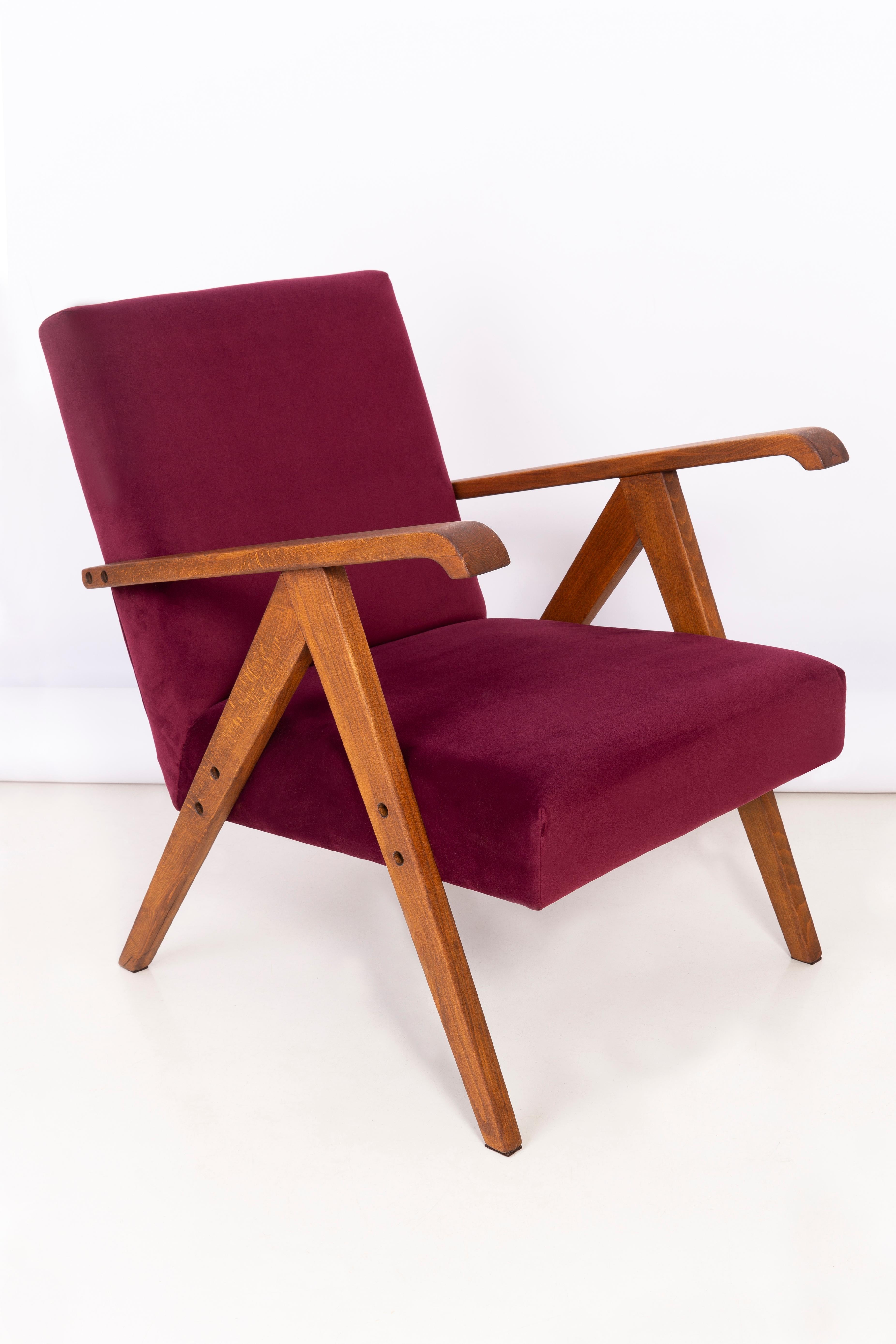 Pair of Midcentury Burgundy Velvet VAR Armchairs, 1960s In Excellent Condition For Sale In 05-080 Hornowek, PL