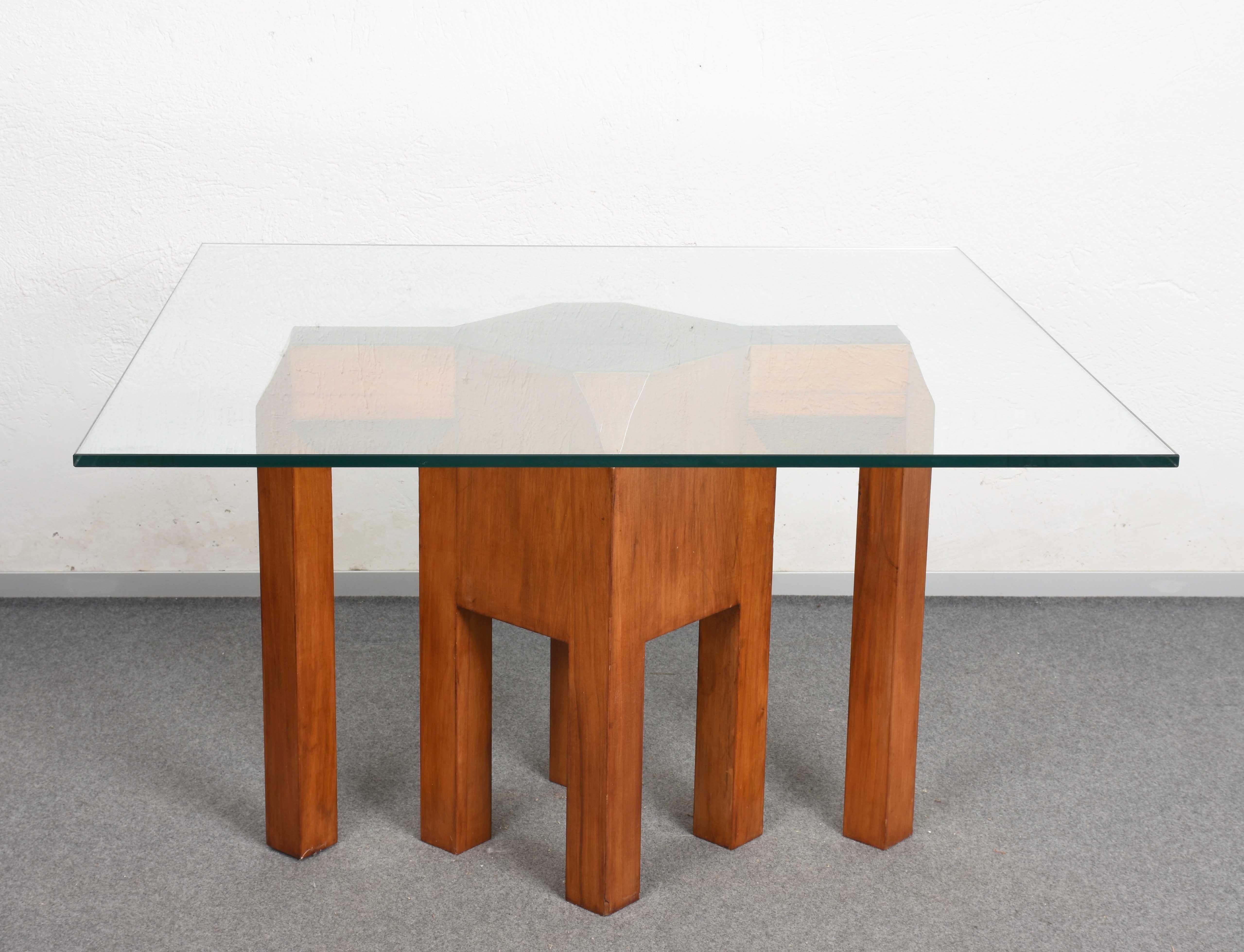 Massiver italienischer skulpturaler Tischsockel aus massivem Kirschbaumholz, Italien 1970er Jahre (Holz) im Angebot