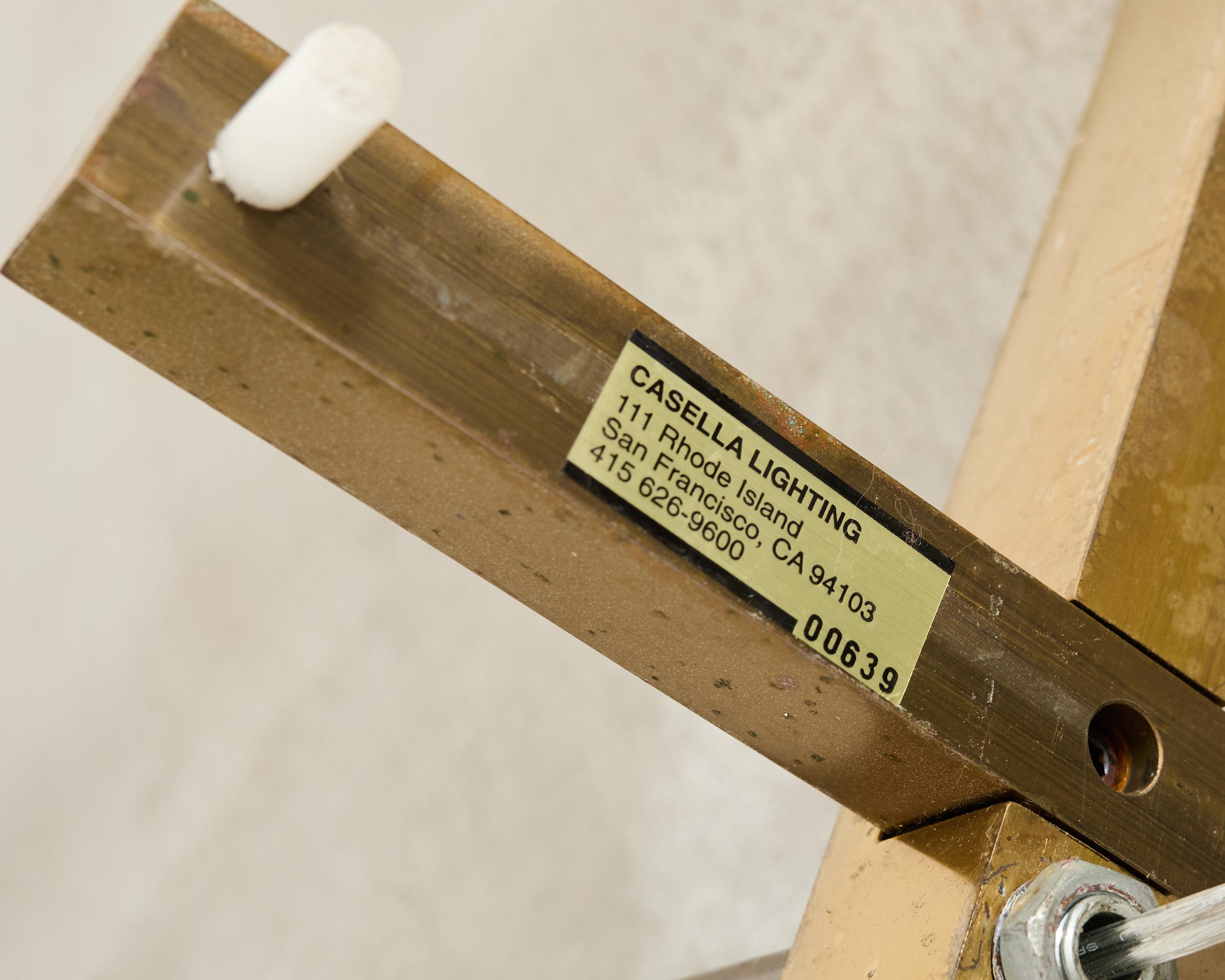 Pareja de lámparas de pie de farmacia de latón patinado Casella de mediados de siglo en venta 11