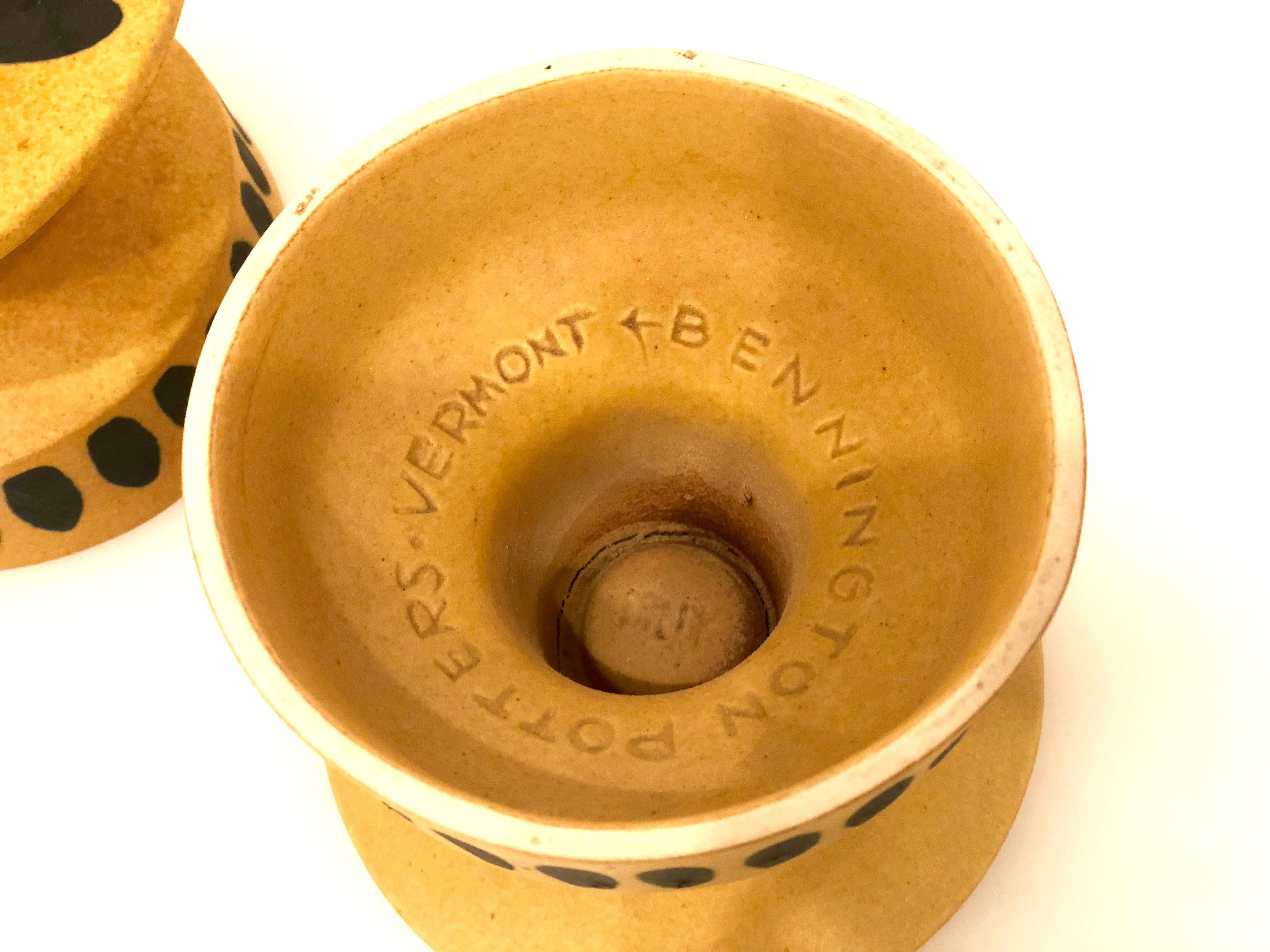 Paar Kerzenständer aus Keramik aus der Mitte des Jahrhunderts von Bennington Potters (Moderne der Mitte des Jahrhunderts) im Angebot
