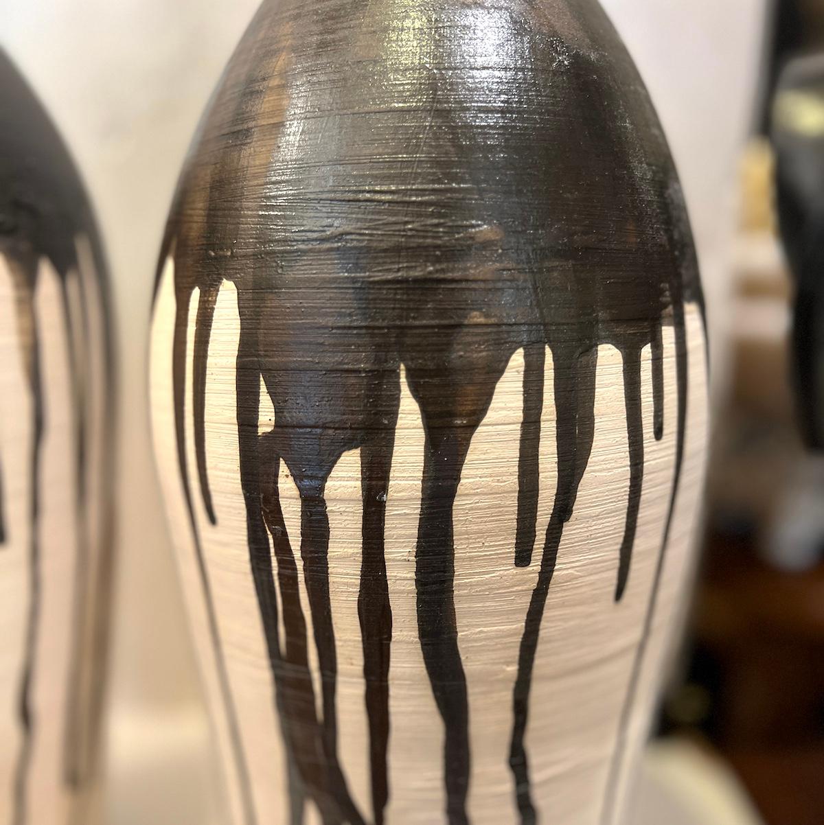 Paire de lampes en céramique du milieu du siècle dernier Bon état - En vente à New York, NY