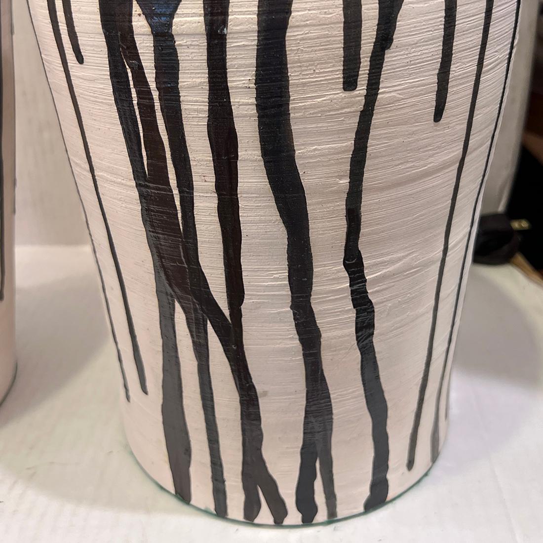 Céramique Paire de lampes en céramique du milieu du siècle dernier en vente