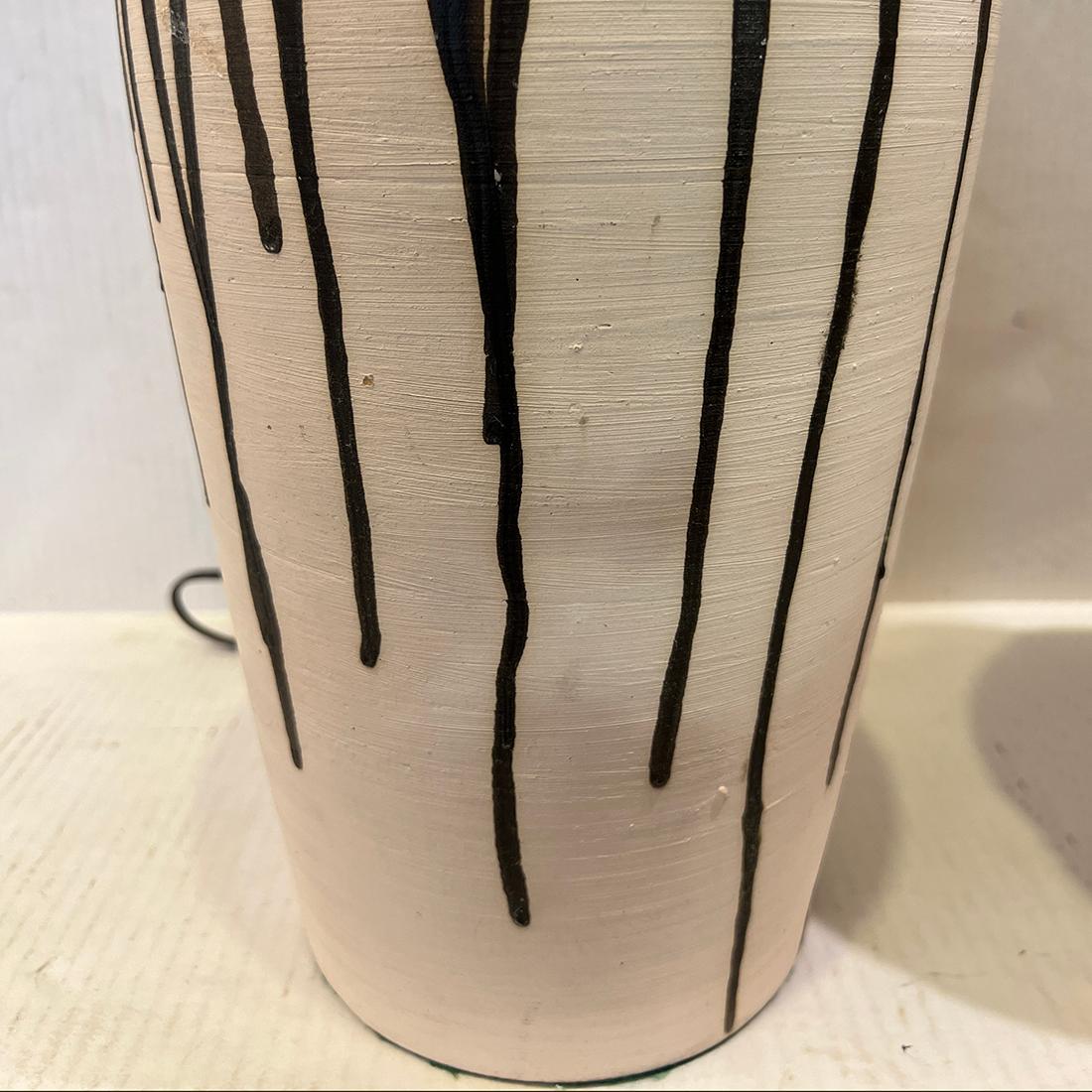 Paire de lampes en céramique du milieu du siècle dernier en vente 1