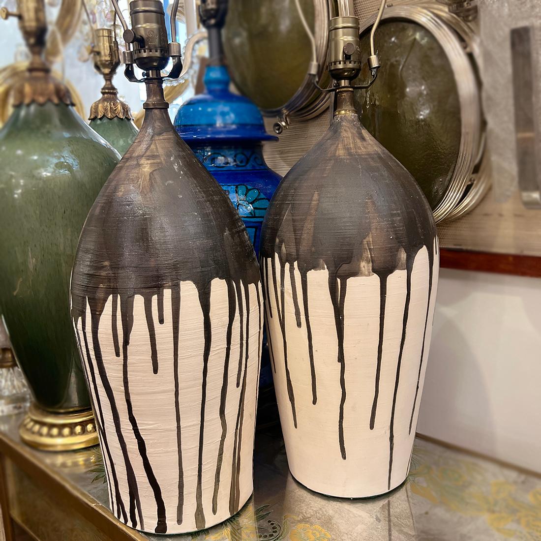 Paire de lampes en céramique du milieu du siècle dernier en vente 3