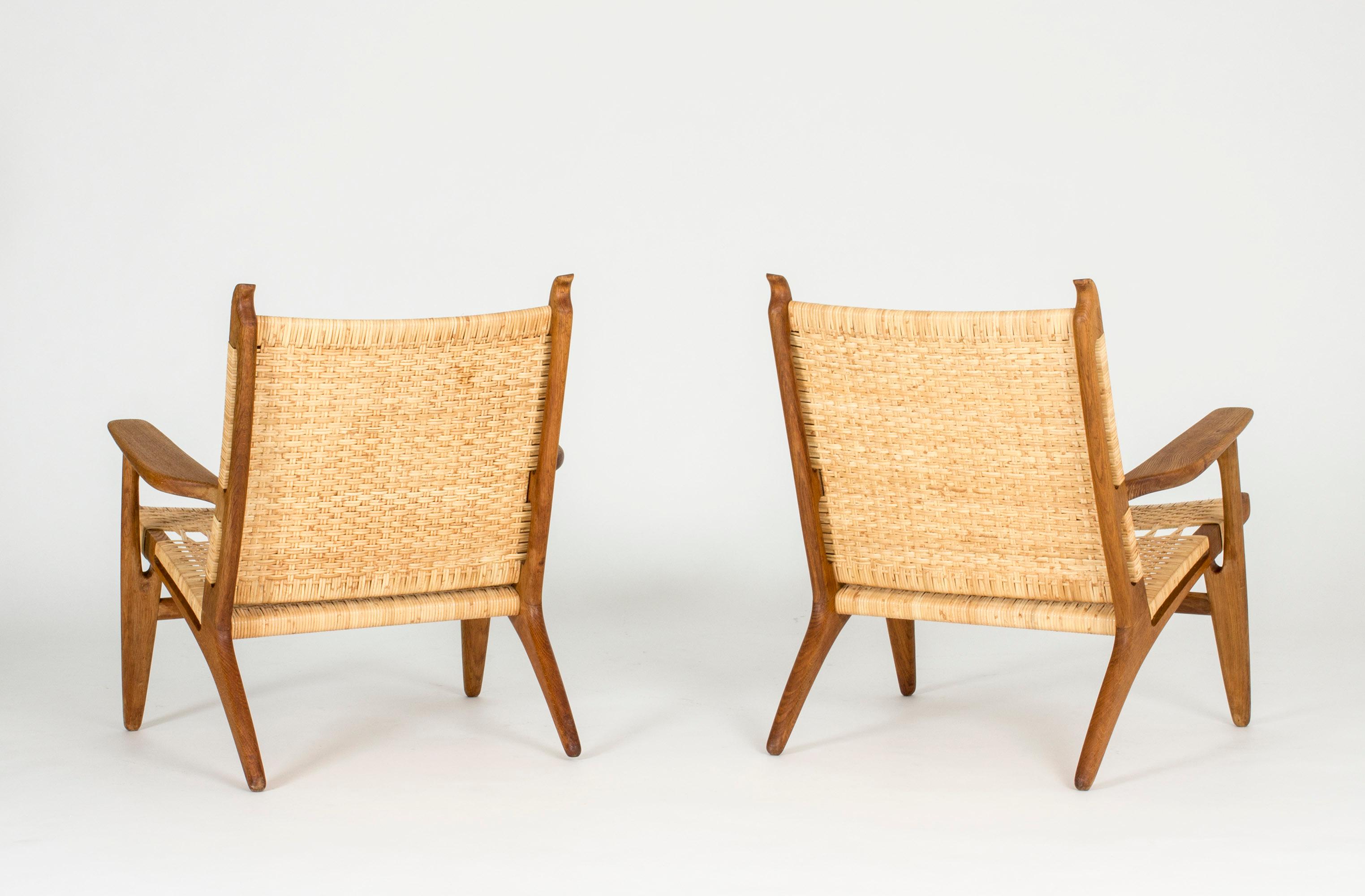 Scandinavian Modern Pair of Midcentury “CH 27” Lounge Chairs by Hans J. Wegner