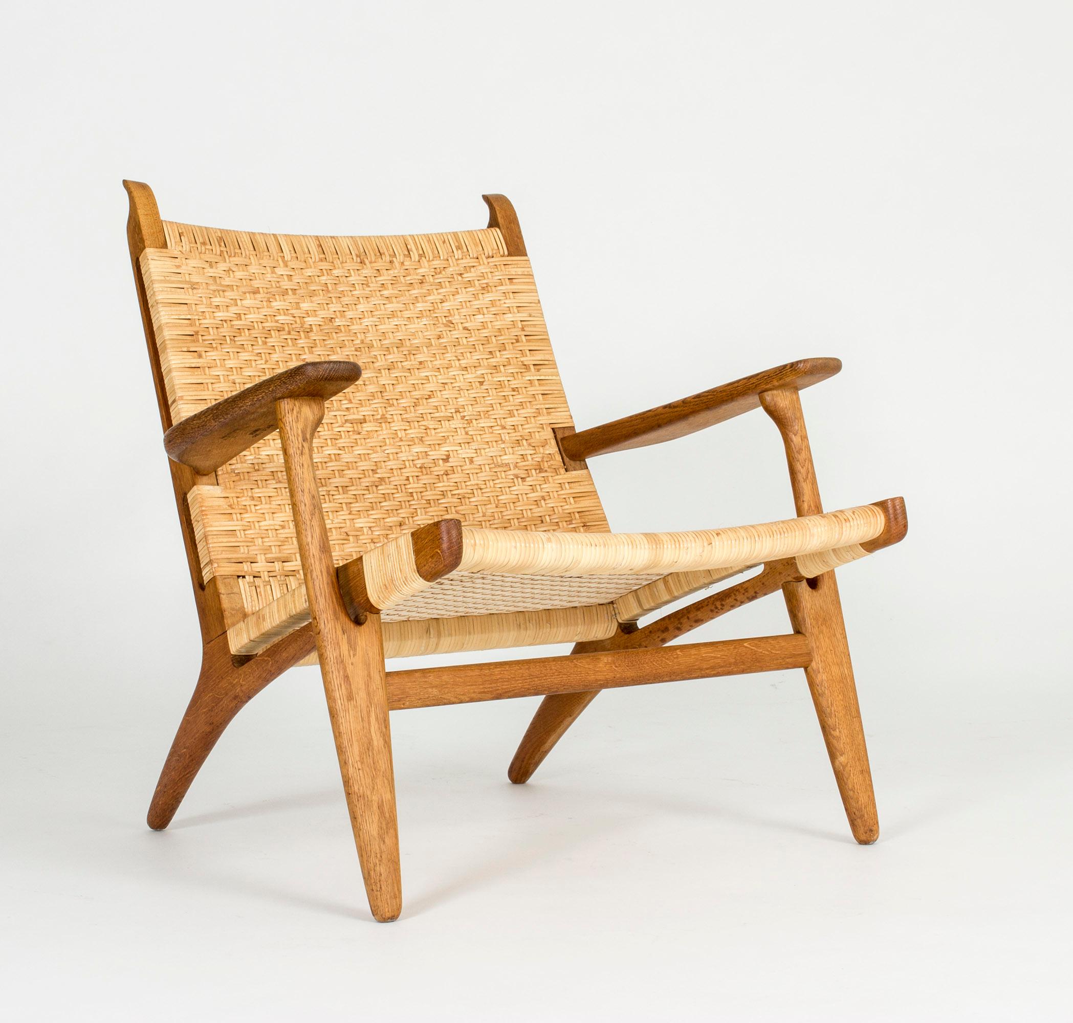 Pair of Midcentury “CH 27” Lounge Chairs by Hans J. Wegner In Good Condition In Stockholm, SE