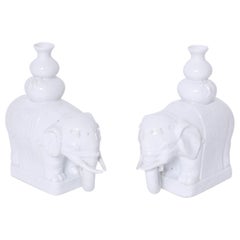 Paire d'éléphants en porcelaine chinoise du milieu du siècle dernier par Maitland-Smith