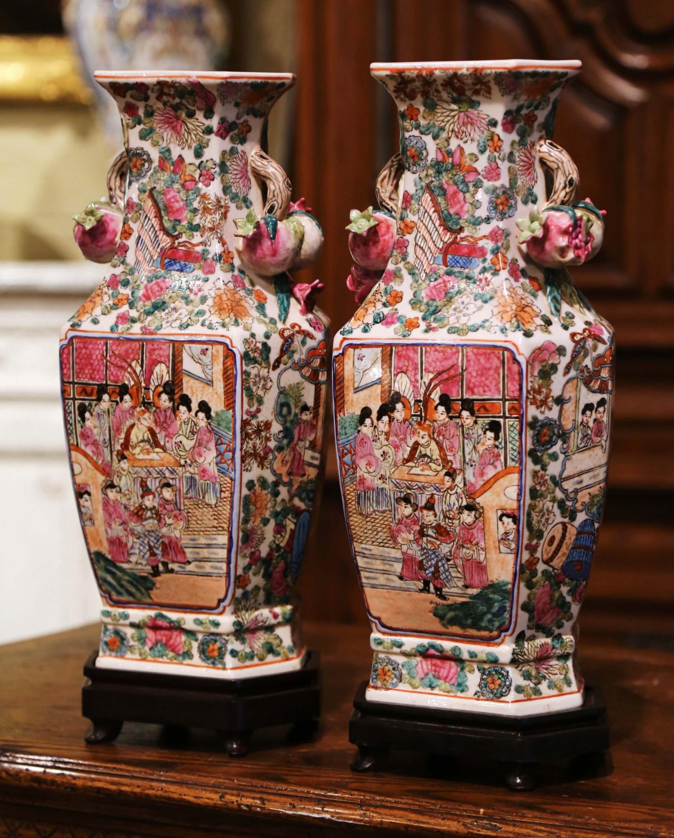 Pair of Midcentury Chinese Rose Medallion Polychrome and Gilt Porcelain Vases In Excellent Condition In Dallas, TX