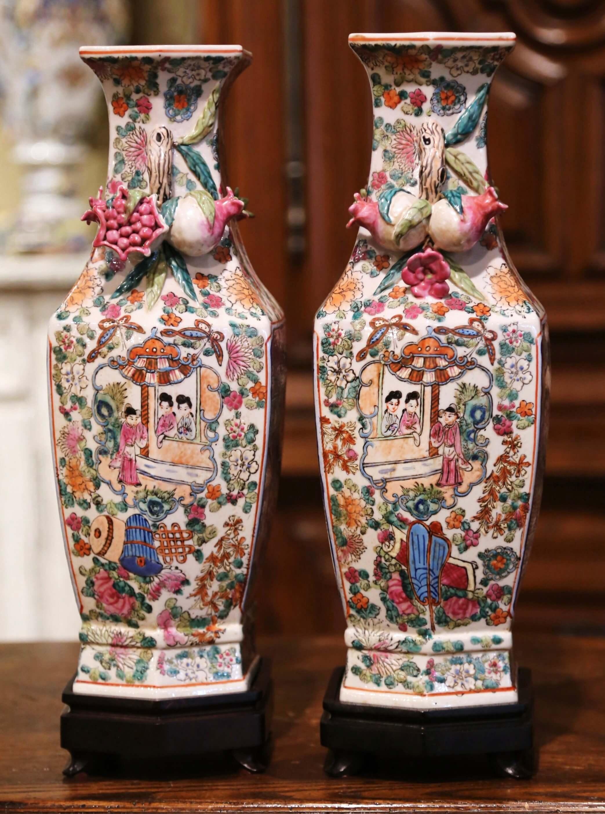 Pair of Midcentury Chinese Rose Medallion Polychrome and Gilt Porcelain Vases 3