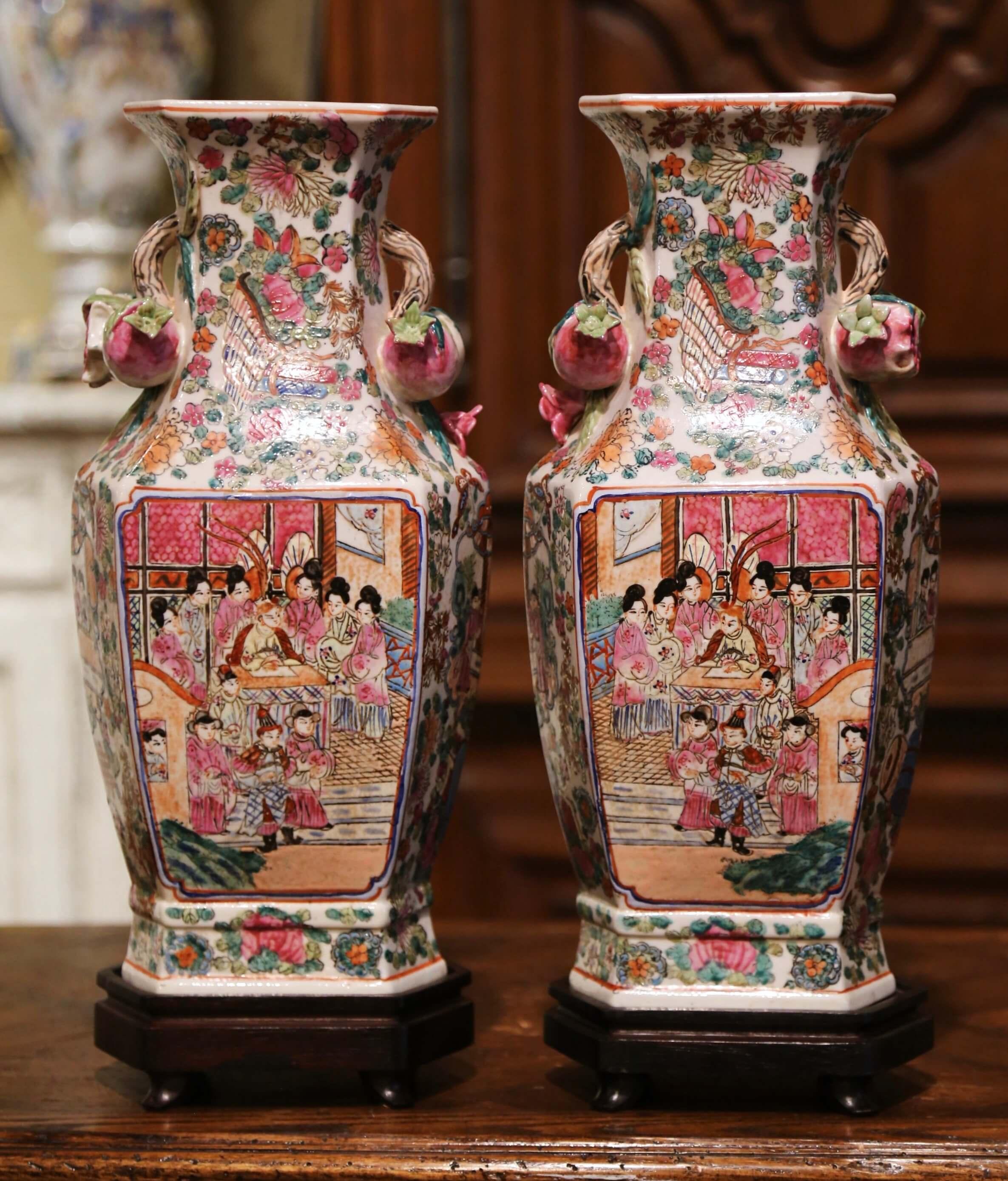 Pair of Midcentury Chinese Rose Medallion Polychrome and Gilt Porcelain Vases 4