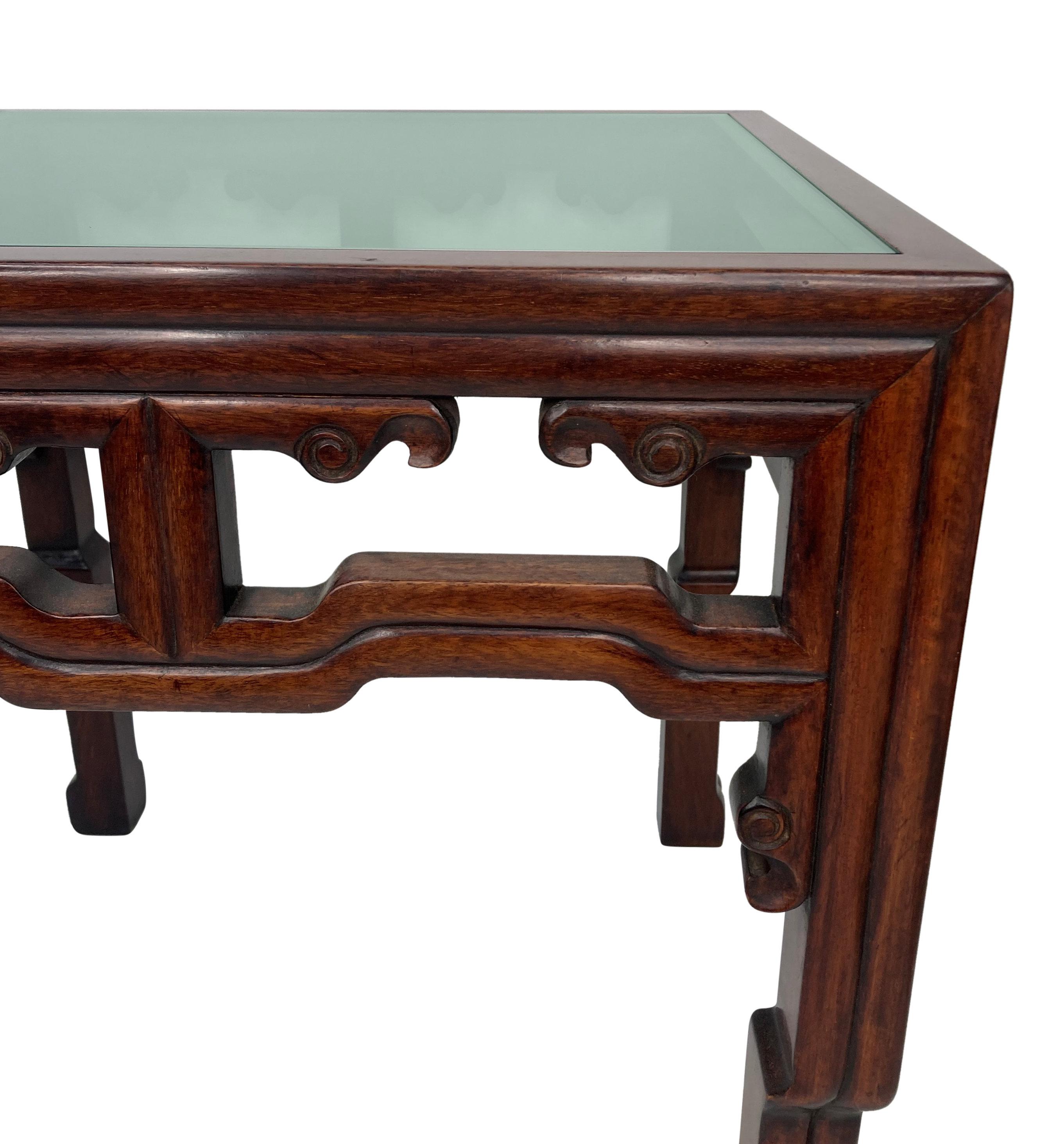 Paire de tables d'appoint chinoises du milieu du siècle en vente 2
