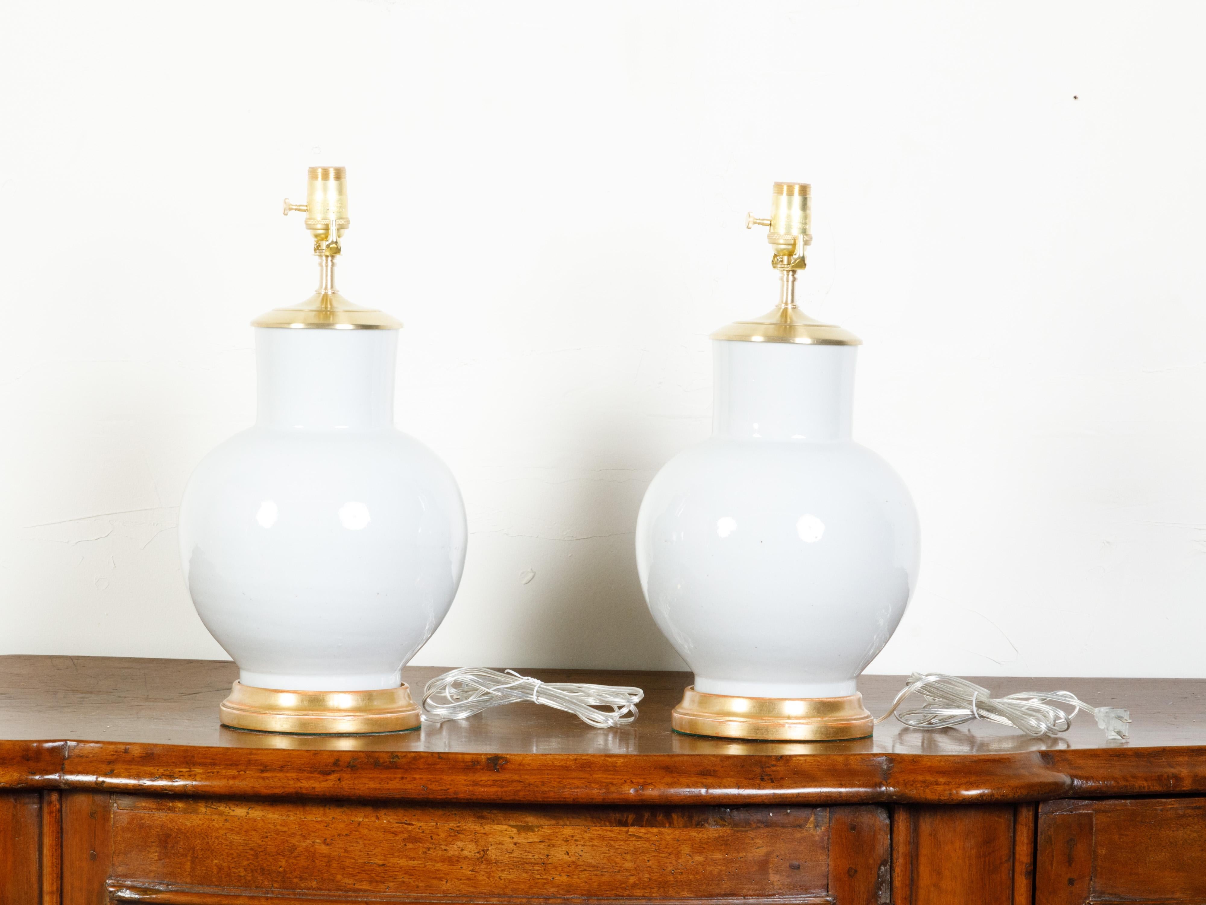 Pair of Mid-Century Chinese White Ceramic Table Lamps on Round Giltwood Bases 3