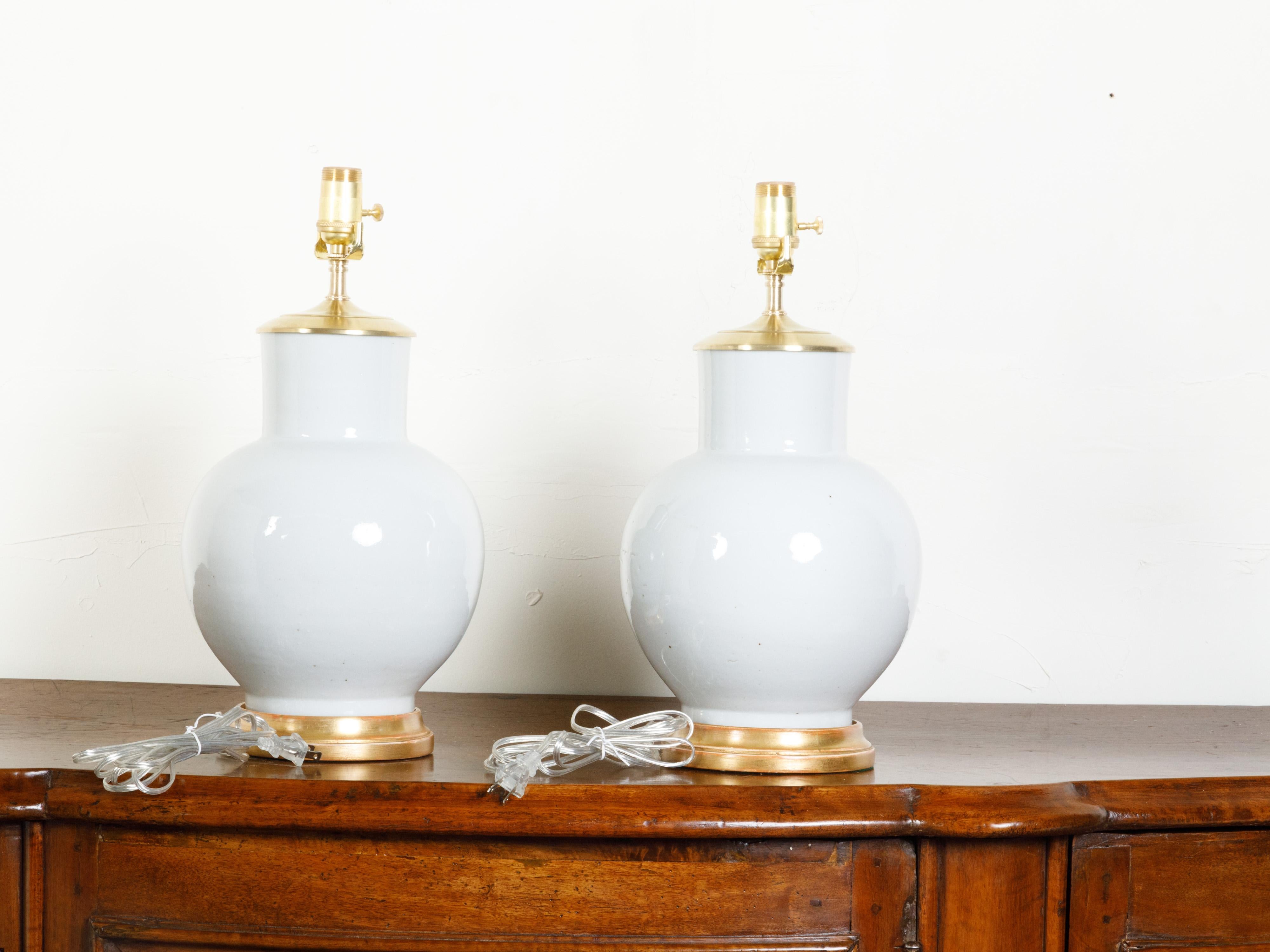 Pair of Mid-Century Chinese White Ceramic Table Lamps on Round Giltwood Bases 5