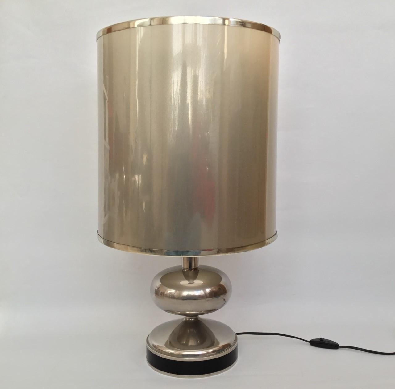 Paire de lampes de table espagnoles chromées et émaillées noires du milieu du siècle, 1970 en vente 3