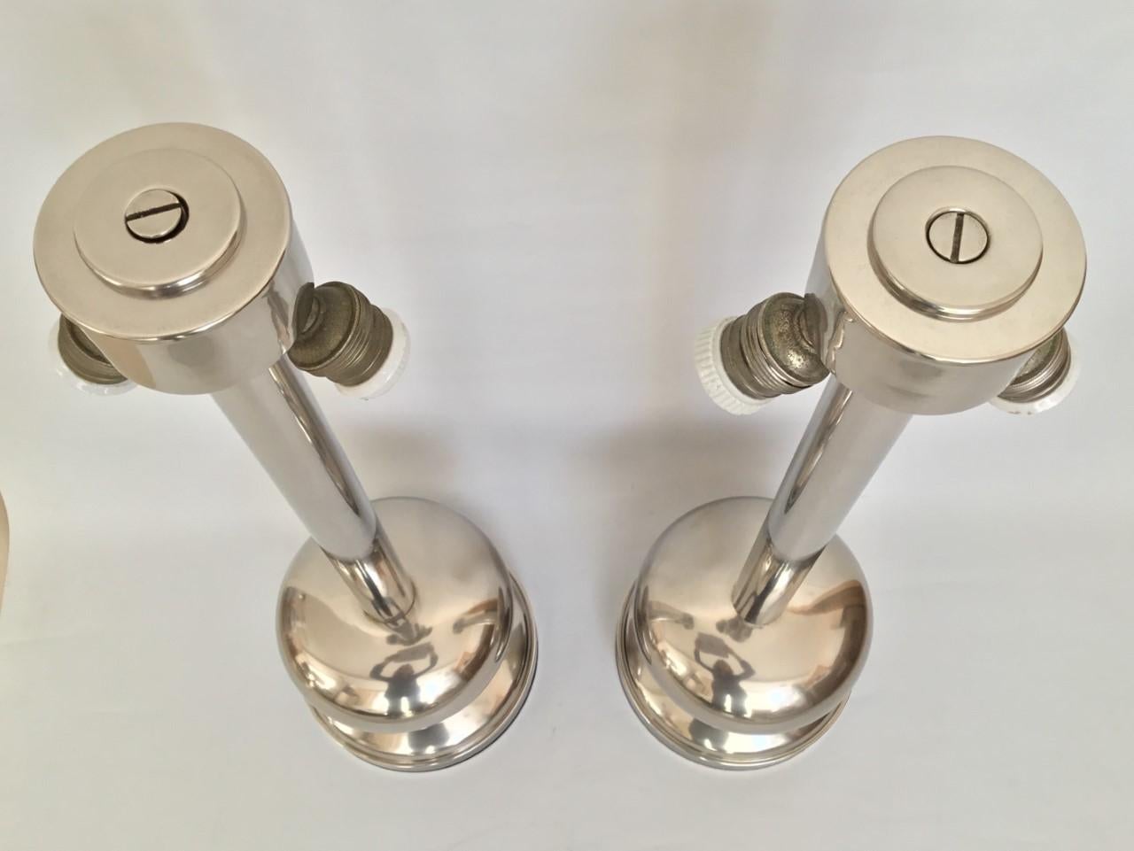 Mid-Century Modern Paire de lampes de table espagnoles chromées et émaillées noires du milieu du siècle, 1970 en vente