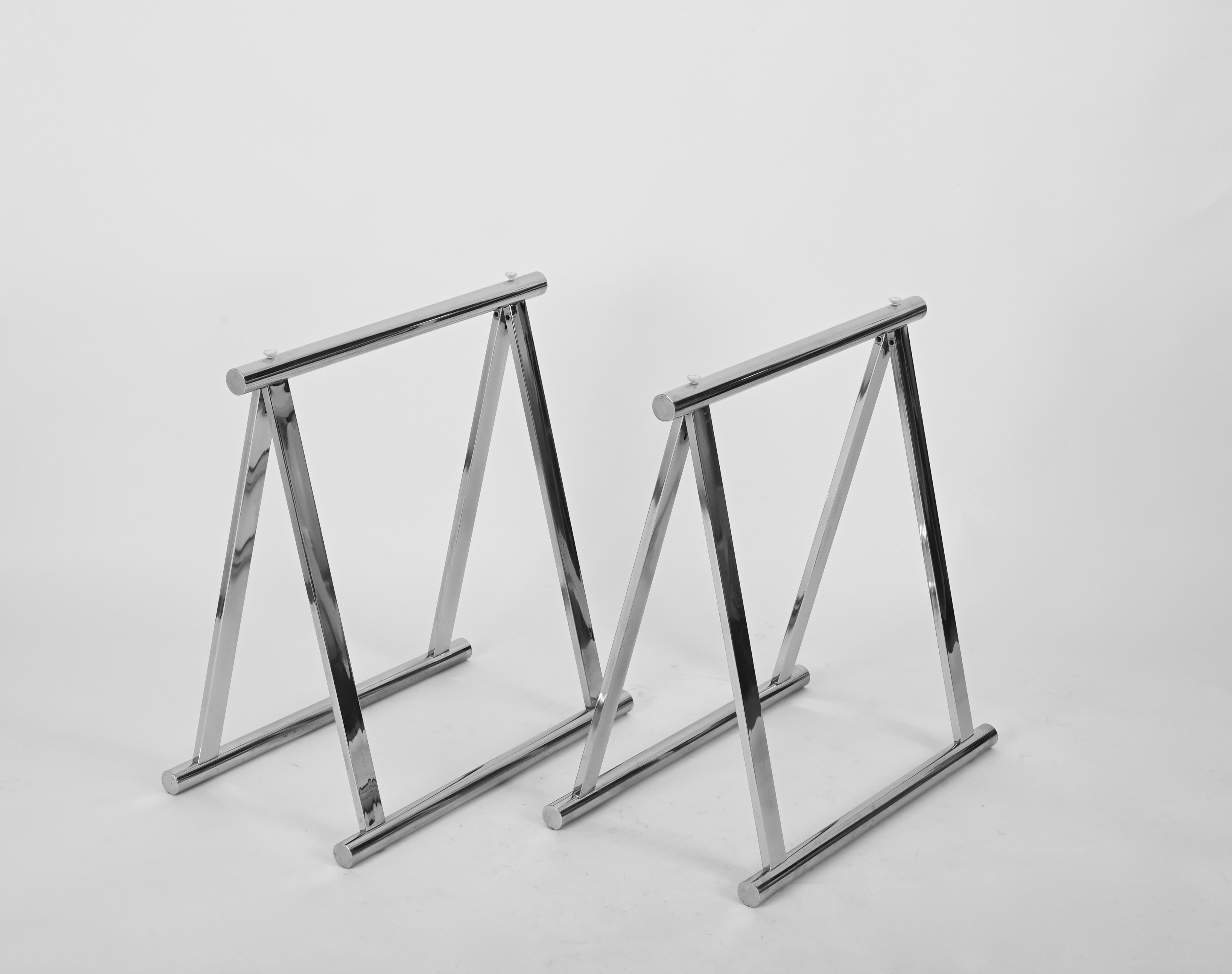 Wonderful pair of midcentury four-legs chromed steel trestles. These elegant trestles were designed in Italy after Milo Baughman during the 1970s.

These charming and unique trestles are very versatile and will be perfect for creating a table or a