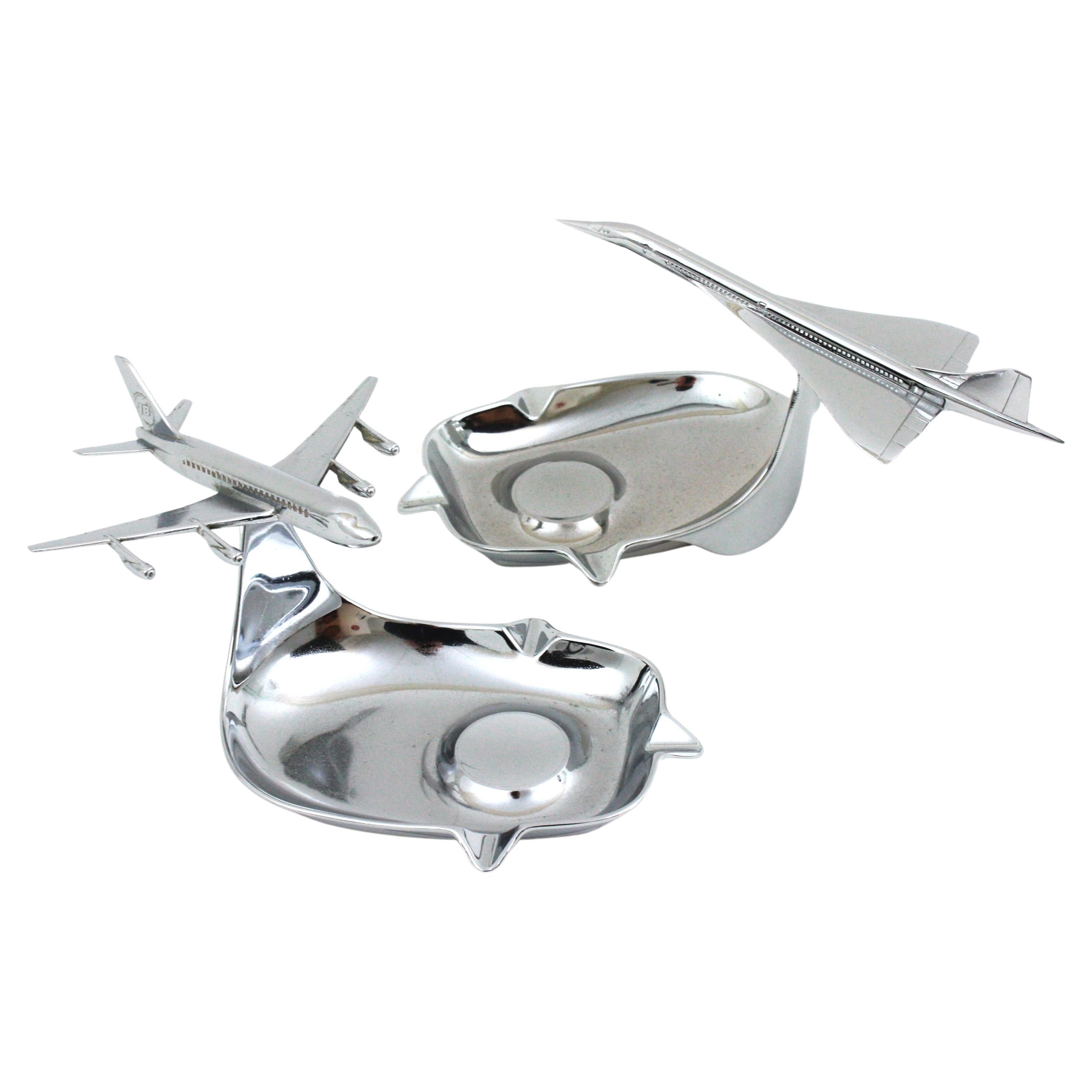 Pair Mid-Century Modern Chromed Steel Concorde and DC-8 Plane Ashtrays, Spain, 1950s-1960s
The set is comprised by a French Concorde and a Douglas DC-8 from spanish airline Iberia.
They were made of chromed metal and produced in