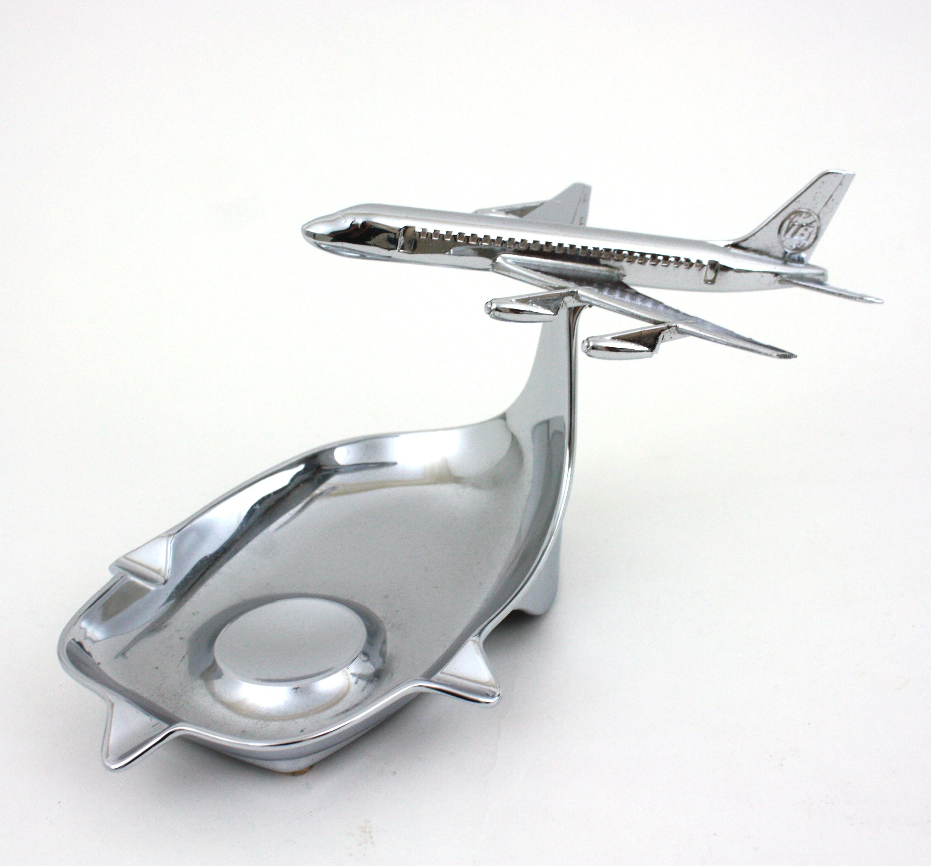Pair of Midcentury Concorde & DC-8 Desk Model Airplane Chromed Ashtrays In Good Condition For Sale In Barcelona, ES