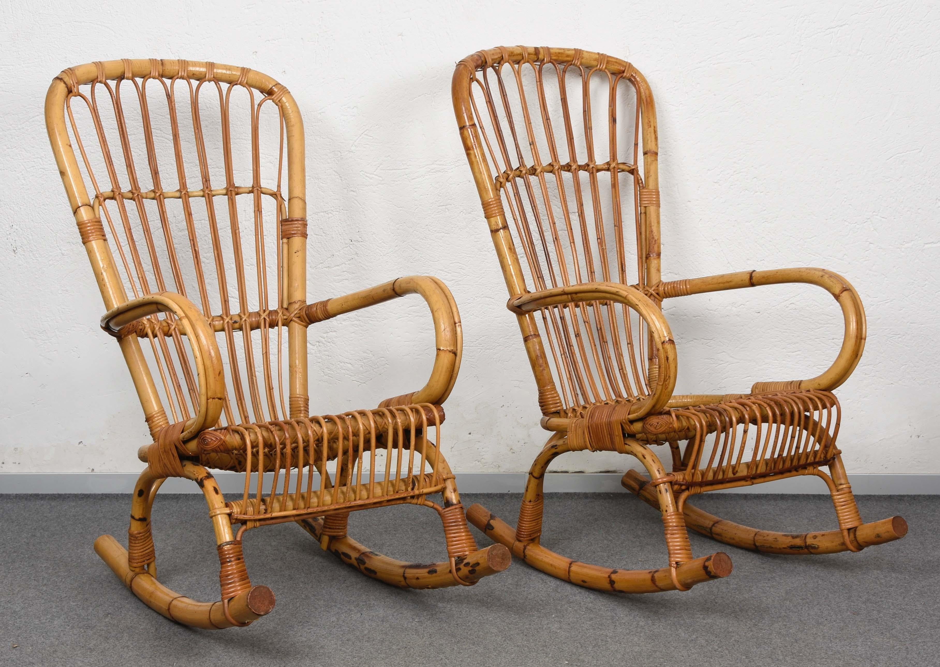 Paire de chaises à bascule italiennes de la Côte d'Azur en rotin et bambou, années 1960 en vente 7