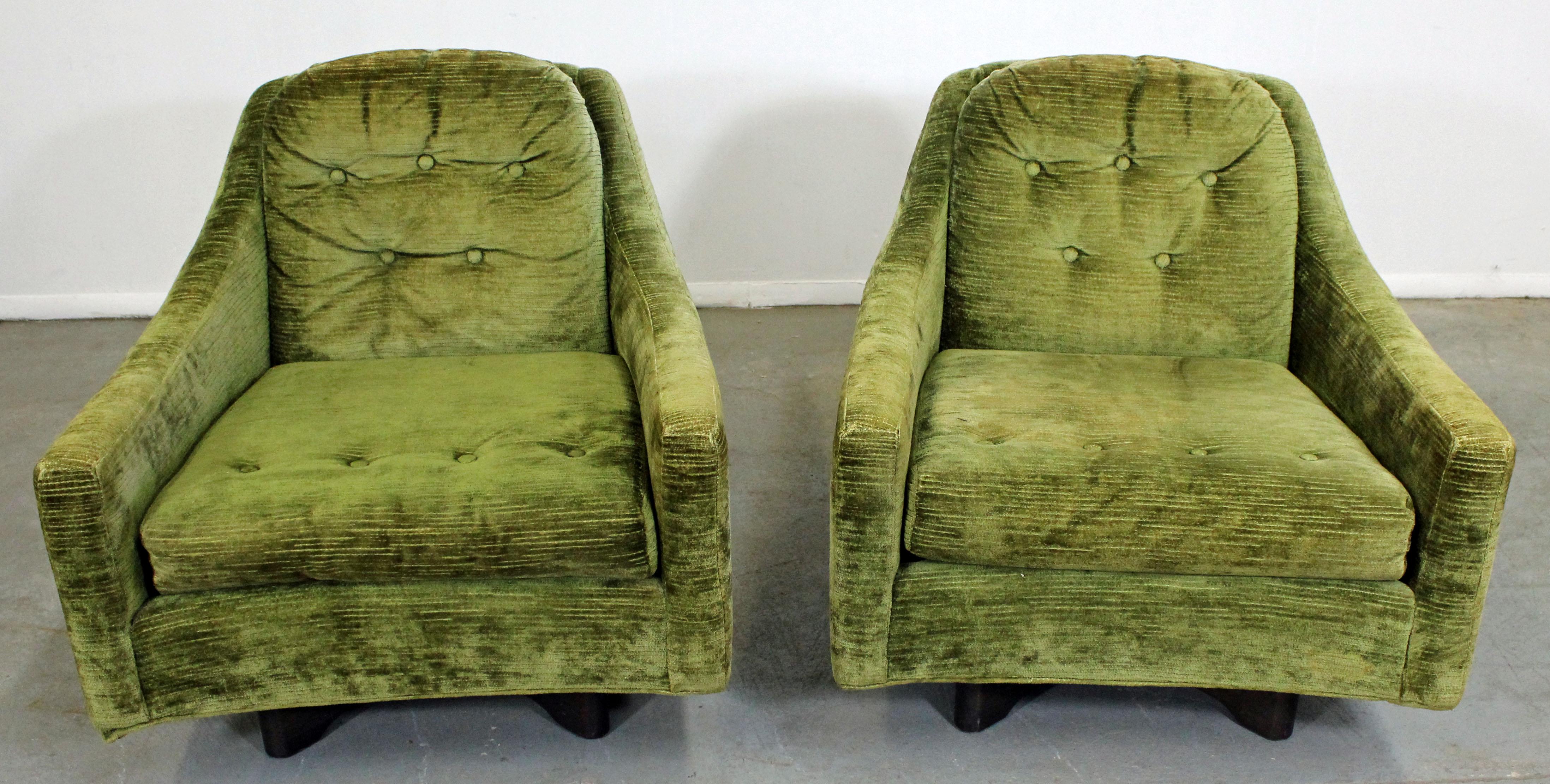 What a find. Offered is a pair of Mid-Century Modern swivel chairs, similar to the style of Adrian Pearsall. This set swivels and features original upholstery and wood x-shaped bases. They are in decent condition, showing age wear (slight