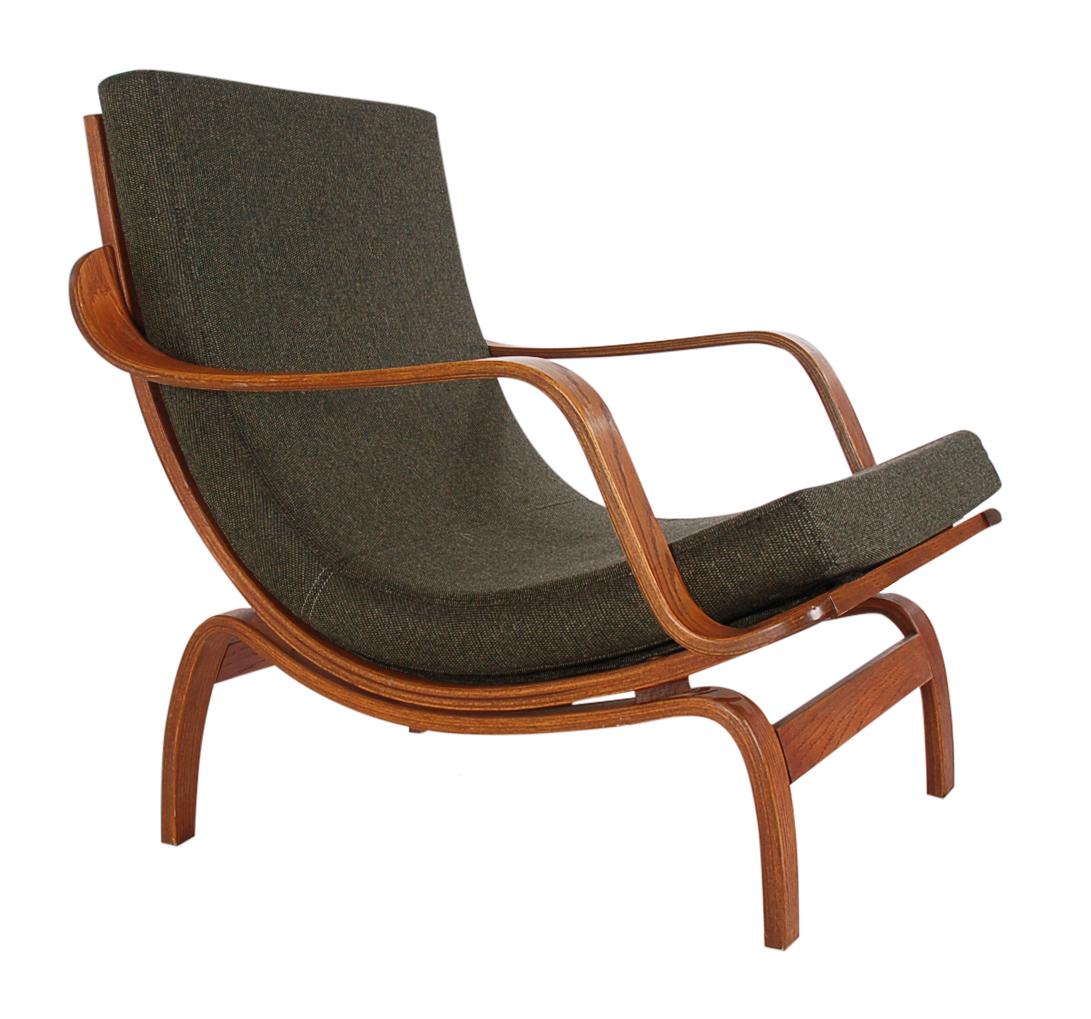 Pair of Midcentury Danish Modern Bentwood Lounge Chairs in Walnut Stained Oak 3