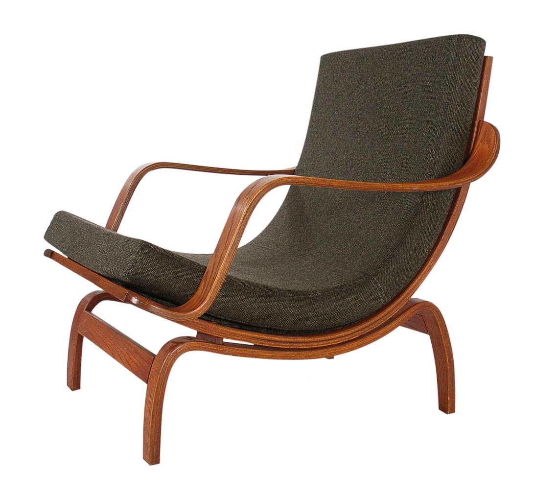 American Pair of Midcentury Danish Modern Bentwood Lounge Chairs in Walnut Stained Oak
