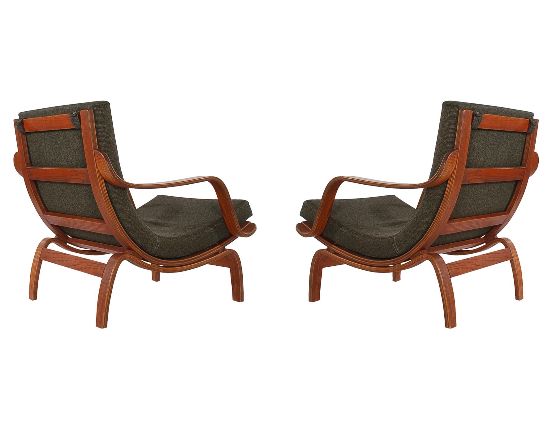 Pair of Midcentury Danish Modern Bentwood Lounge Chairs in Walnut Stained Oak In Excellent Condition In Philadelphia, PA
