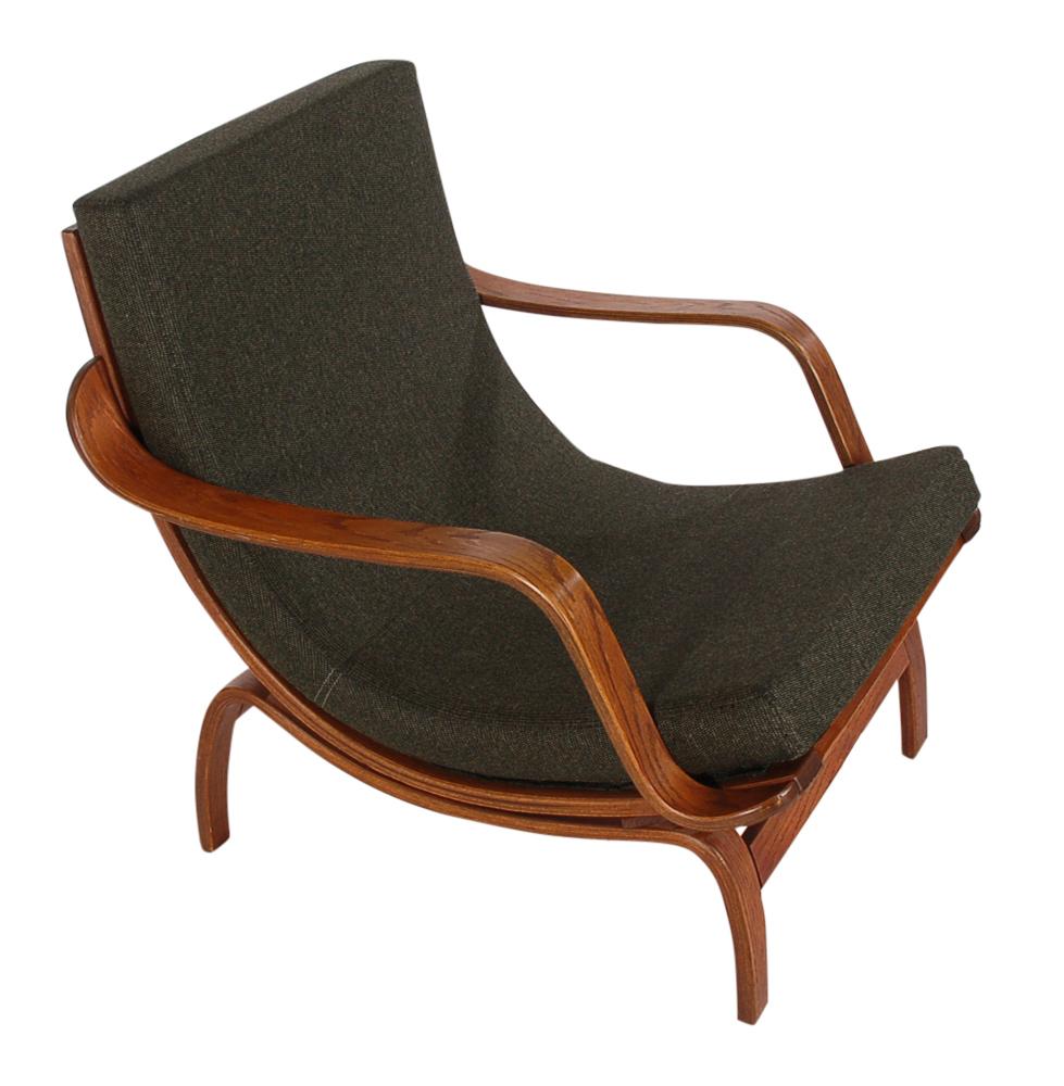 Mid-20th Century Pair of Midcentury Danish Modern Bentwood Lounge Chairs in Walnut Stained Oak