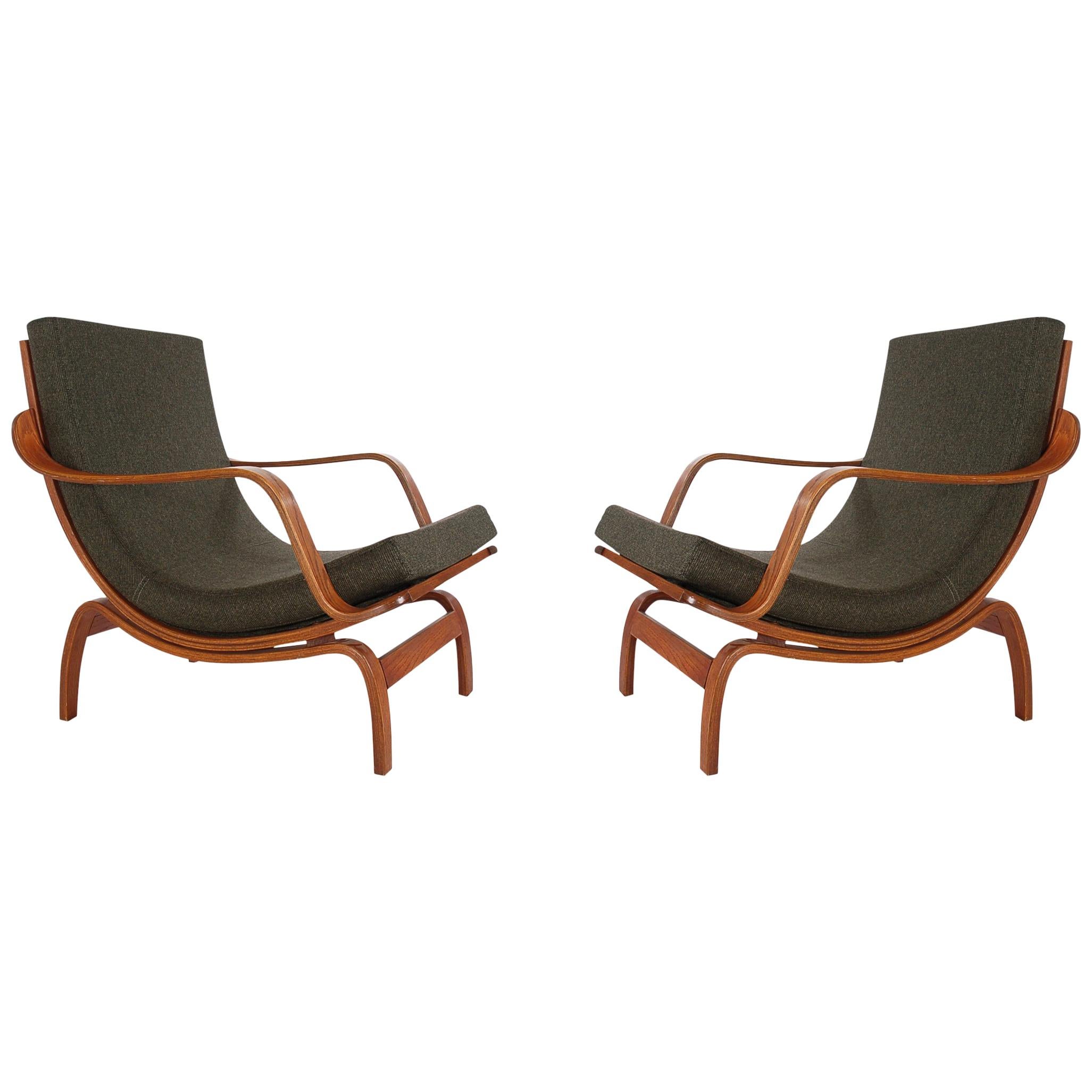 Pair of Midcentury Danish Modern Bentwood Lounge Chairs in Walnut Stained Oak