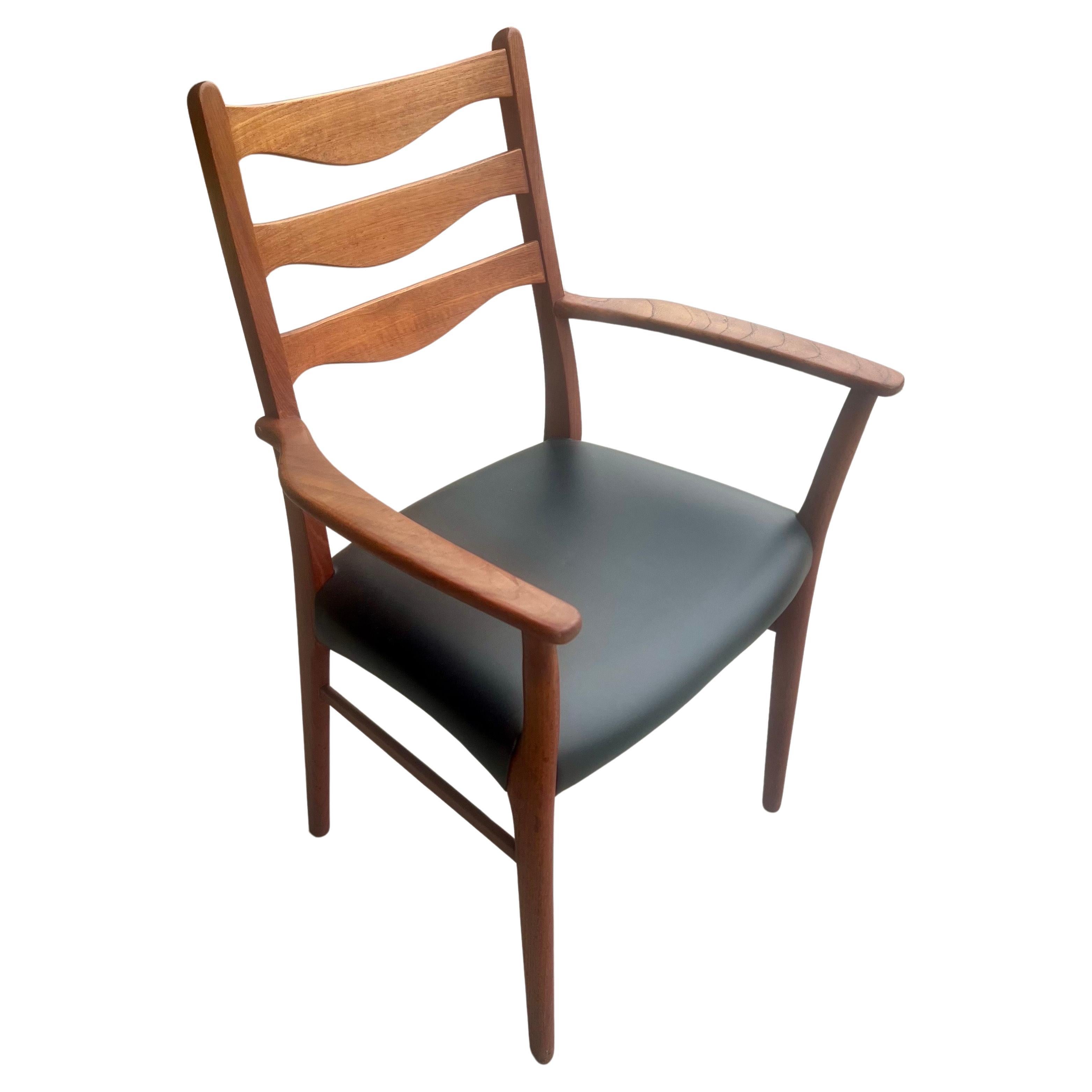 XX secolo Coppia di sedie da pranzo in teak della linea Midcentury Danish Modern di Arne Wahl Iversen in vendita