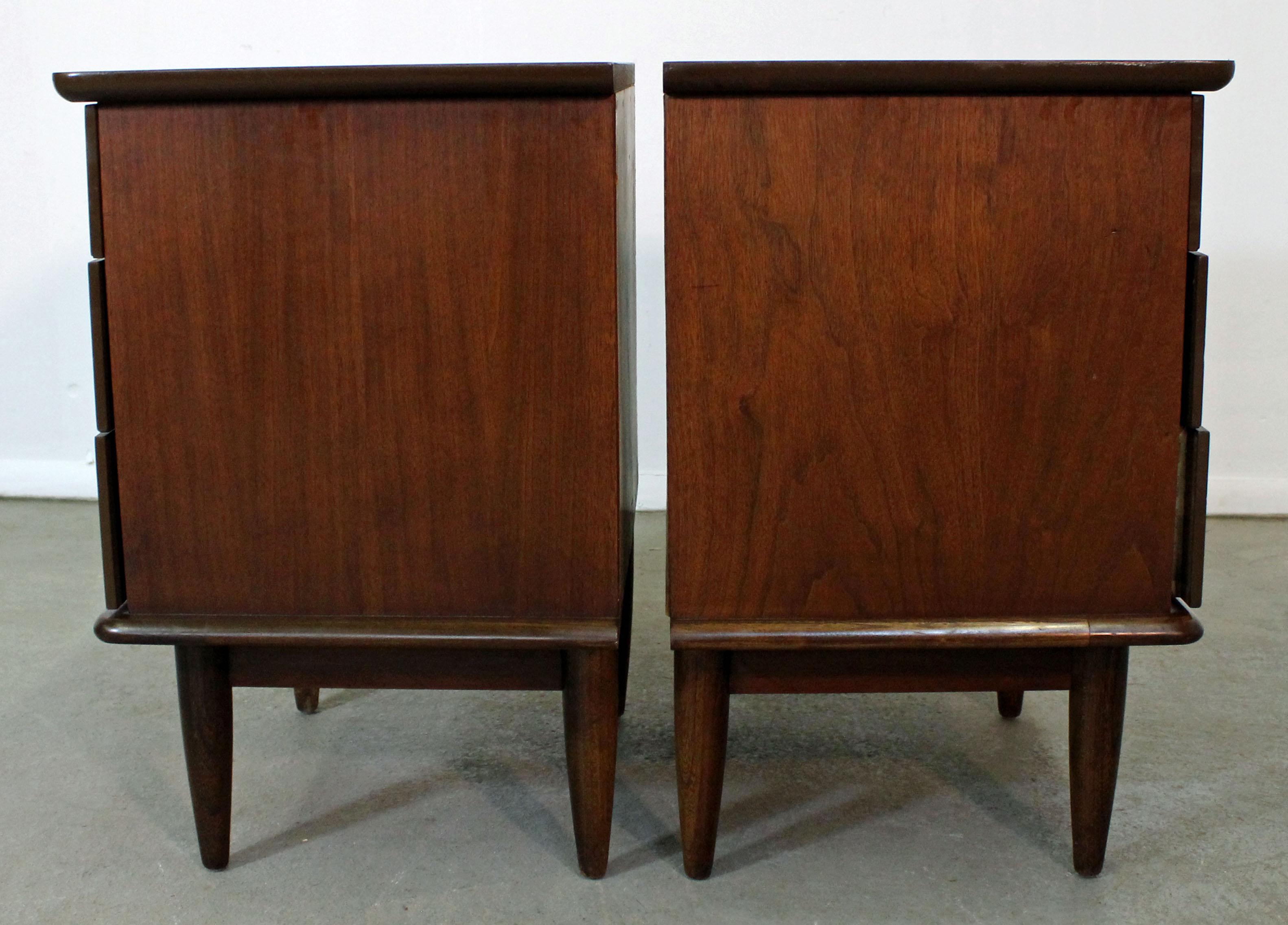 Pair of Midcentury Danish Modern Sculpted Walnut Nightstands In Good Condition In Wilmington, DE