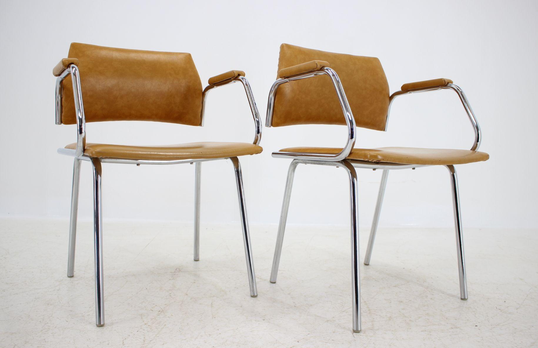 Pair of Midcentury Design Armchairs, Italy, 1970s For Sale 4