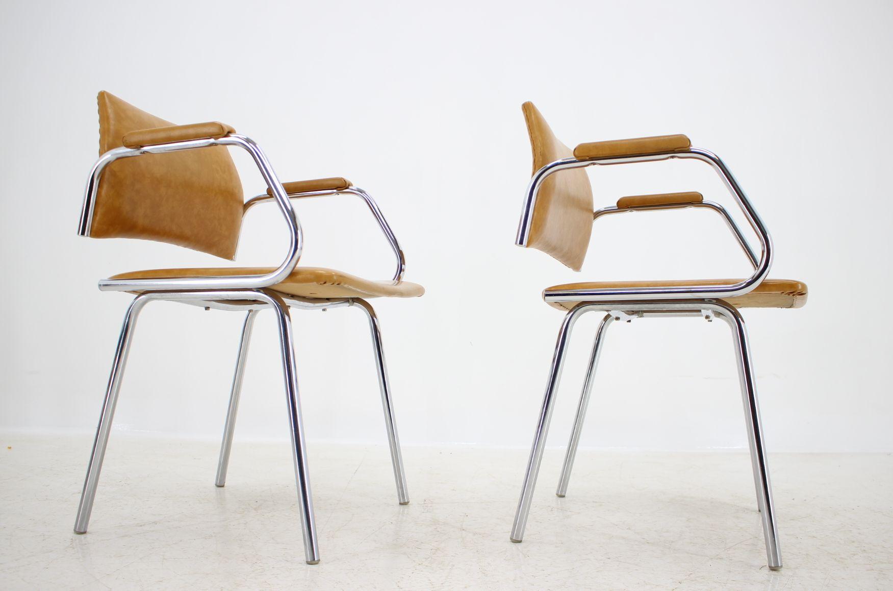 Pair of Midcentury Design Armchairs, Italy, 1970s In Good Condition For Sale In Praha, CZ