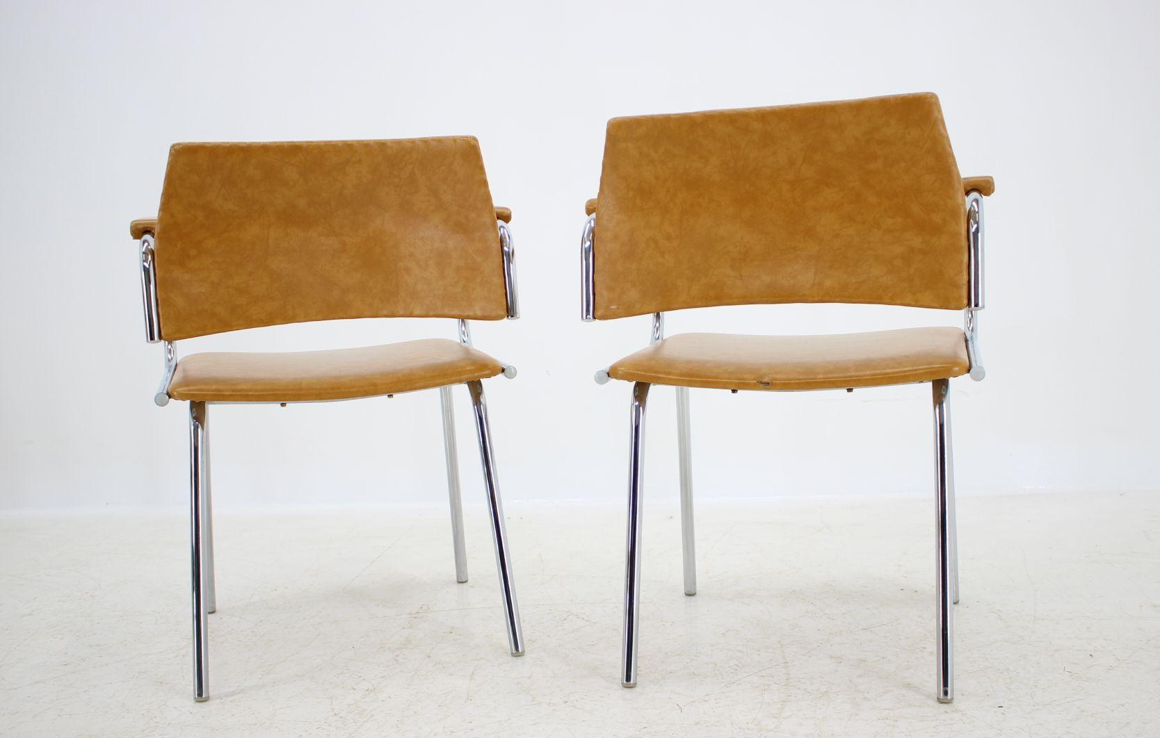 Pair of Midcentury Design Armchairs, Italy, 1970s For Sale 1