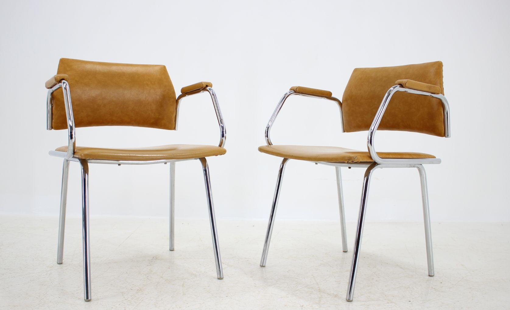 Pair of Midcentury Design Armchairs, Italy, 1970s For Sale 2