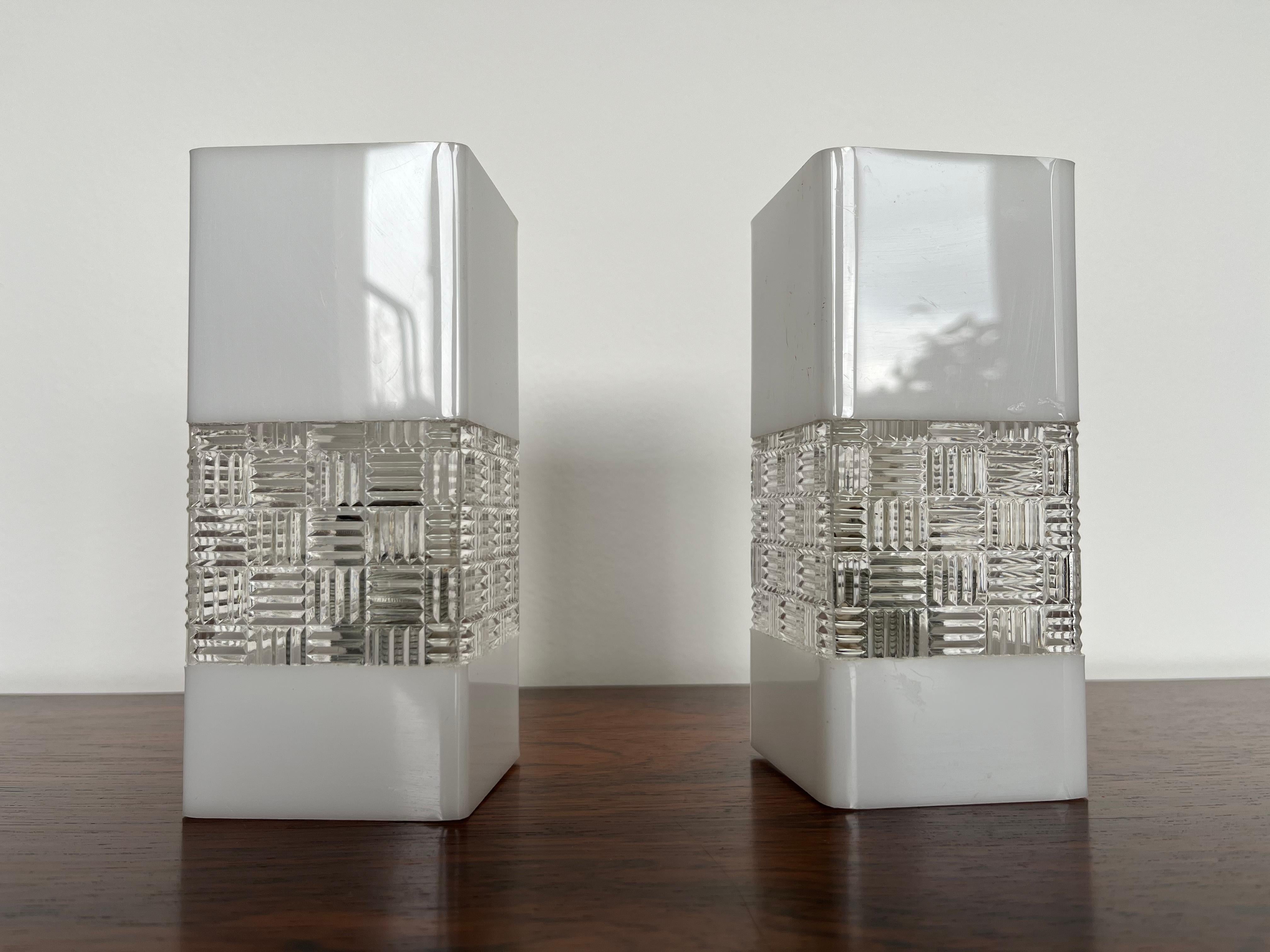 Pareja de lámparas de pared de plástico de diseño de mediados de siglo, años 70 Desconocido en venta