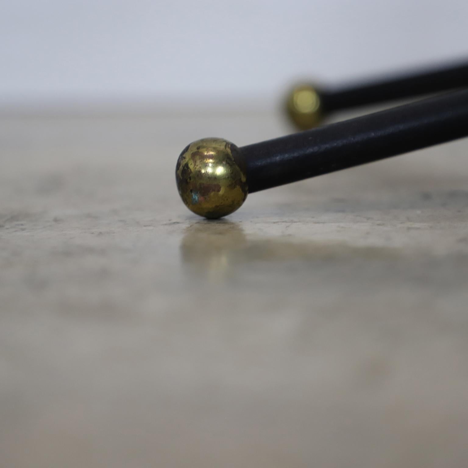 CIRCA 1940, Wir bieten dieses Paar von MidCentury Lampen. aus Eisen, Messing Details. Arbeiten.