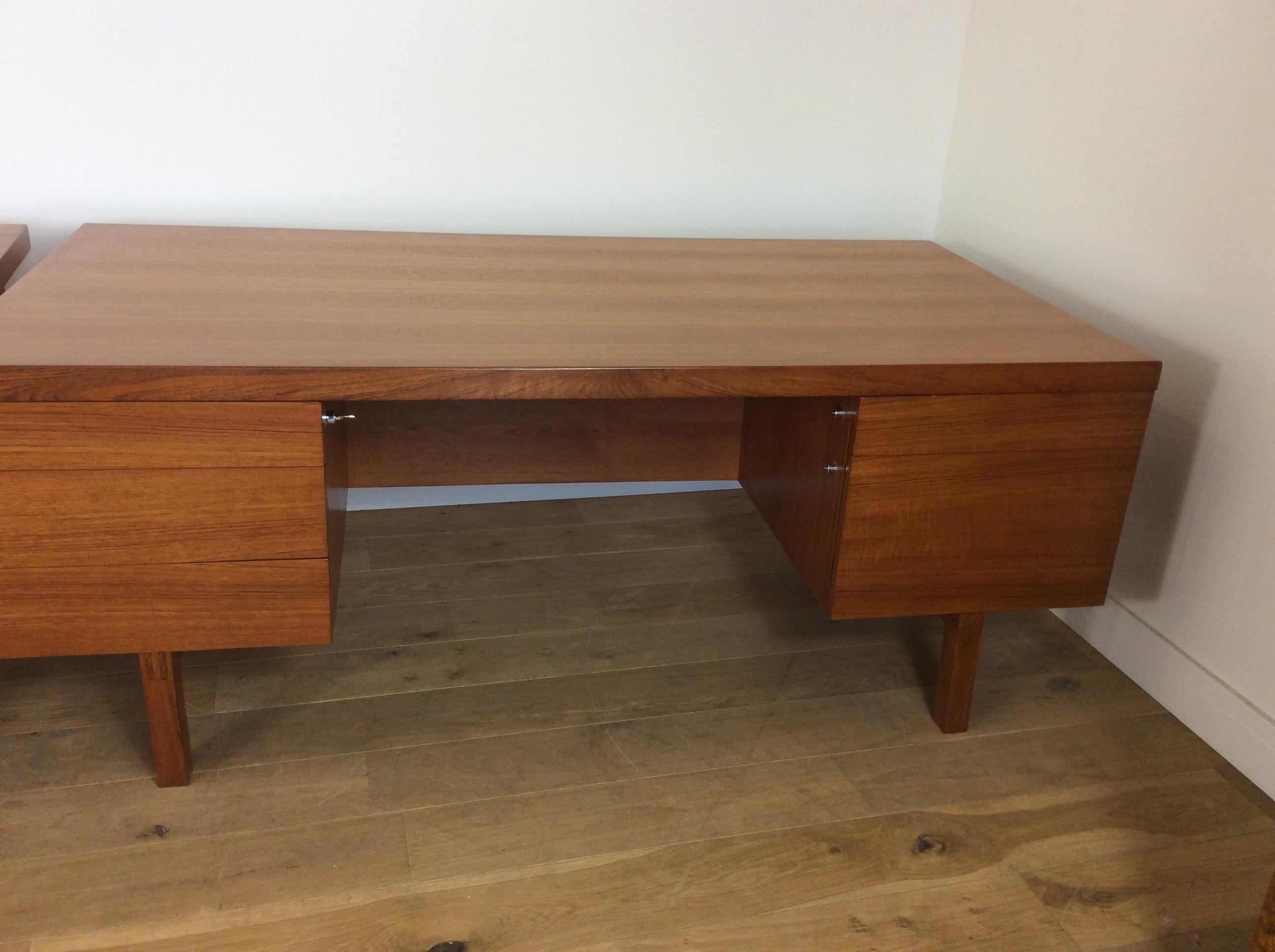 Pair of Midcentury Desks by Alfred Cox For Sale 1