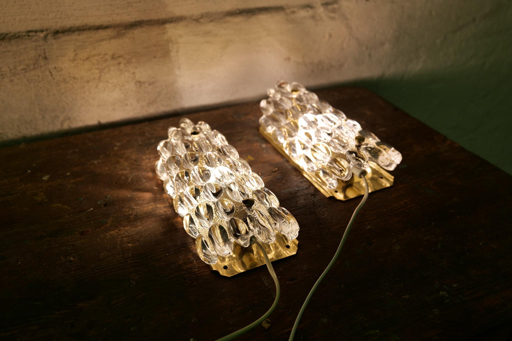 Midcentury Modern Drop Shaped Crystal Wall Lamps Orrefors by Carl Fagerlund For Sale 4