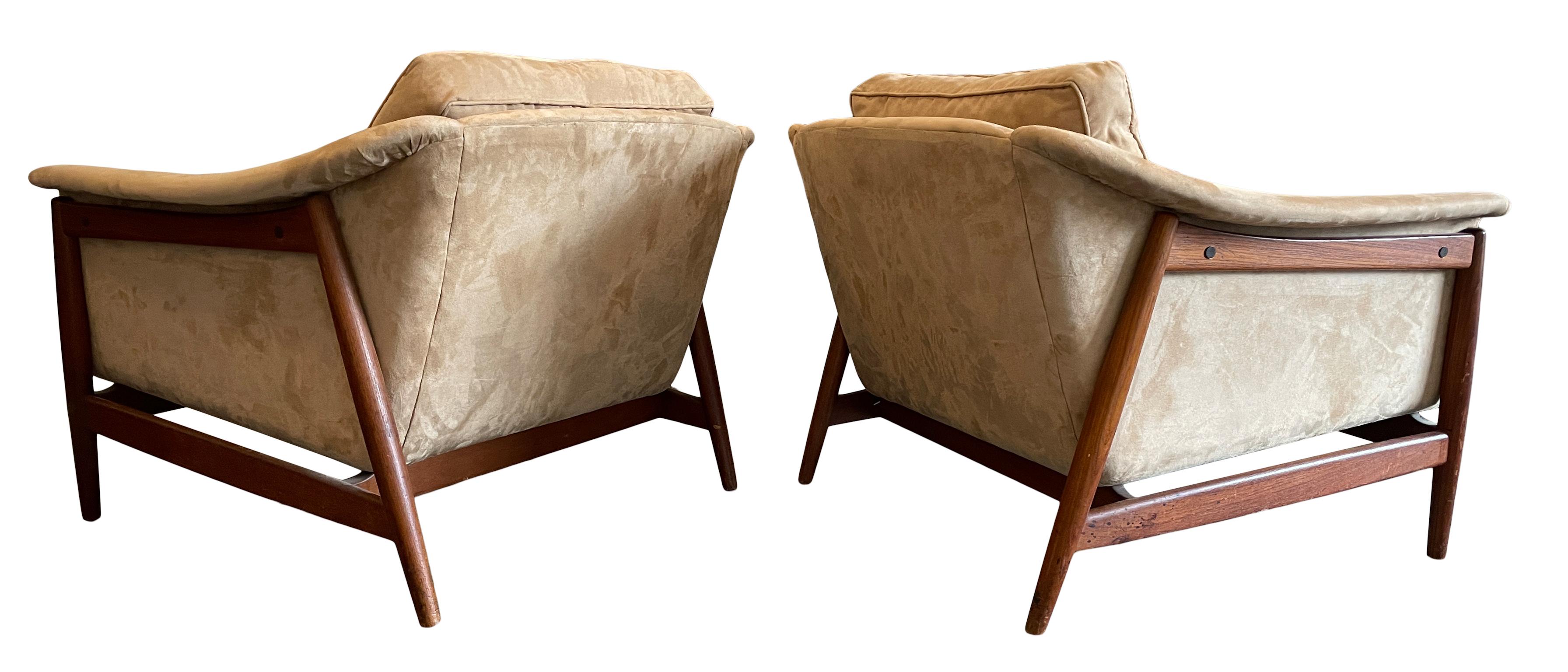 Pair of Midcentury DUX Scandinavian Teak Frame Low Tan Suede Lounge Chairs In Good Condition In BROOKLYN, NY