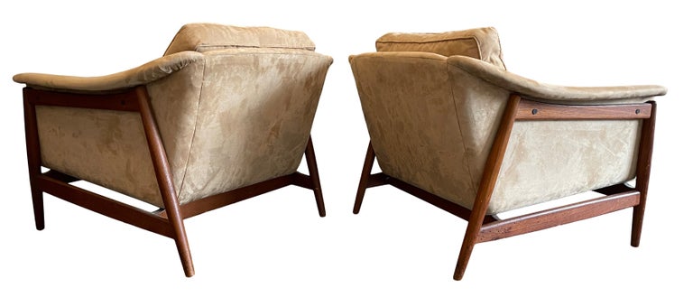 20th Century Pair of Midcentury DUX Scandinavian Teak Frame Low Tan Suede Lounge Chairs For Sale