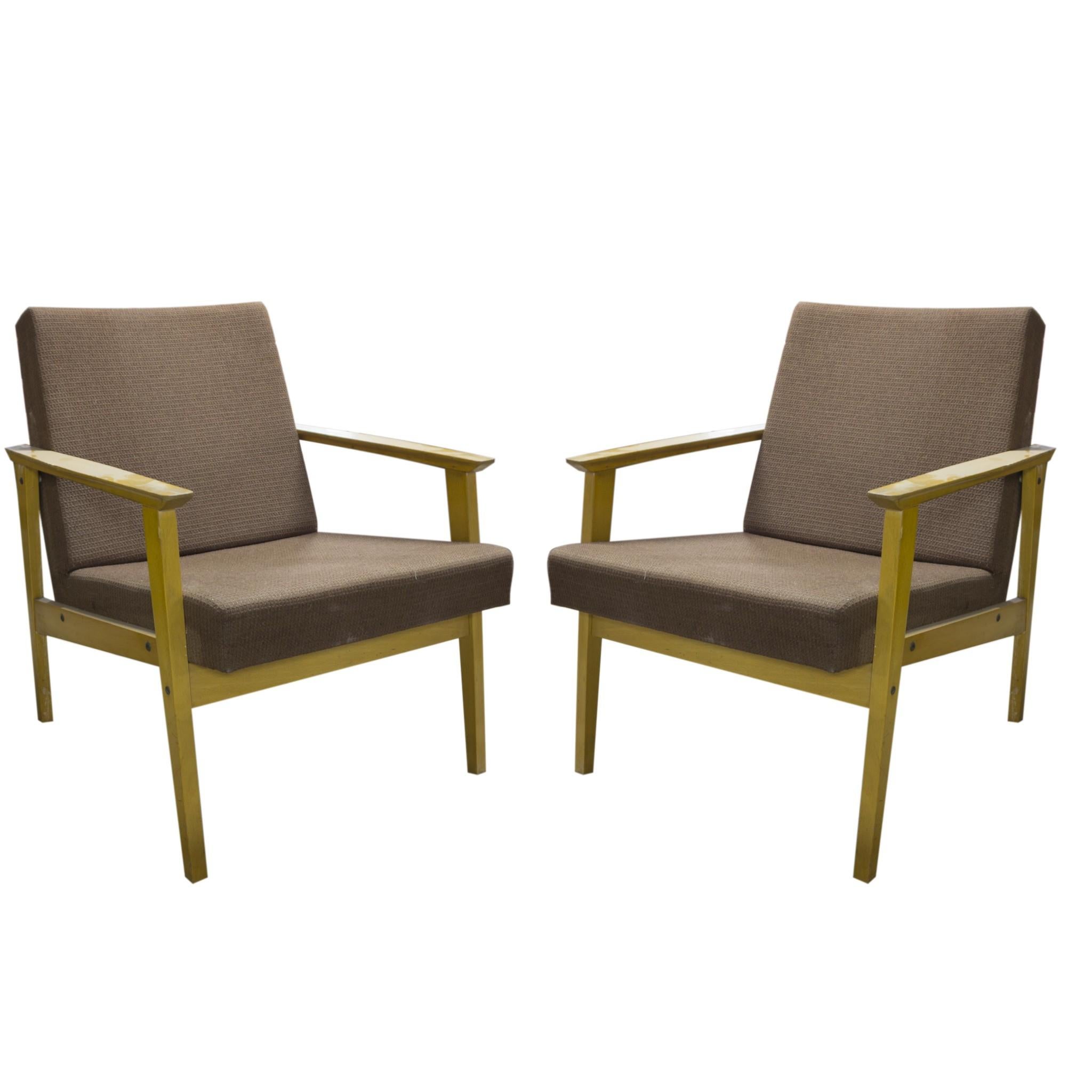A pair of armchairs, made in the former Czechoslovakia in the 1970s. It was designed by Jirí Jiroutek for Interiér Praha as part of U-550 living room set. The structure is made of beechwood and the chairs has original upholstery. The chairs are in
